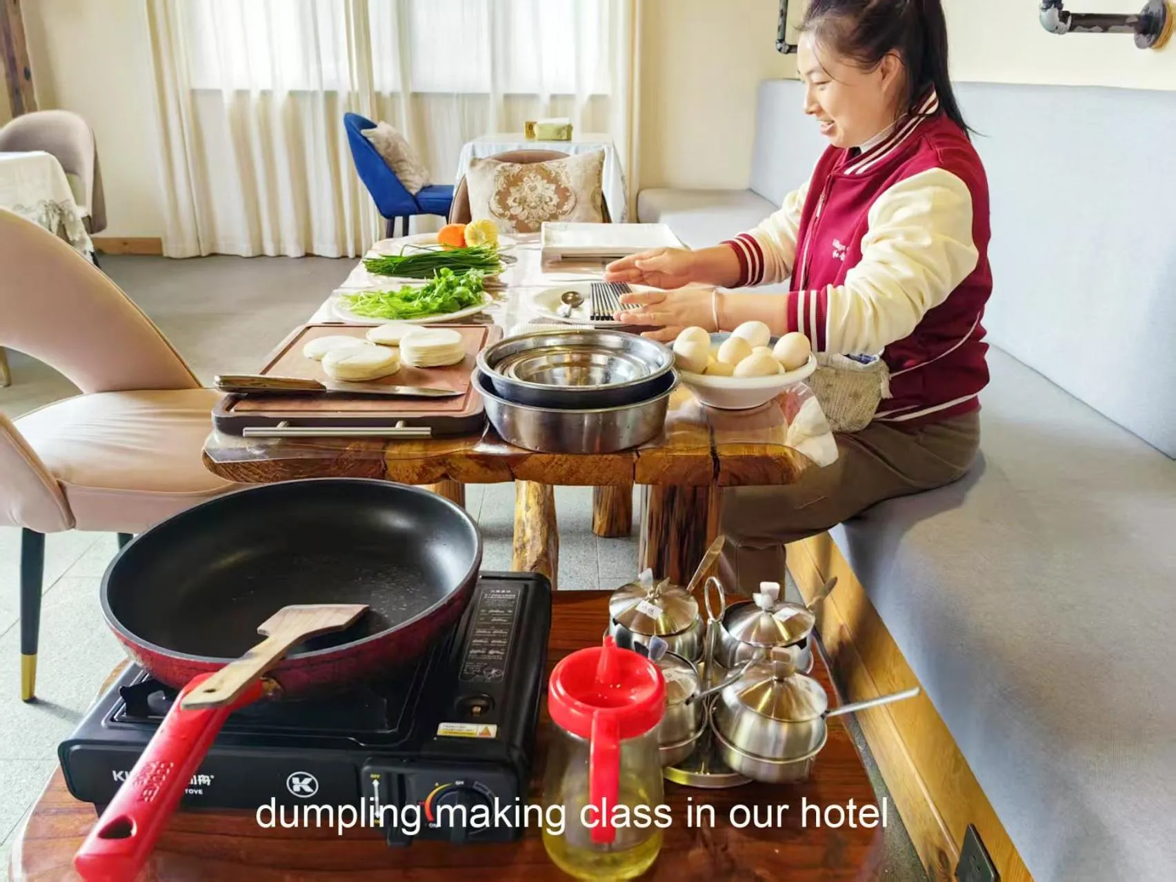 People in Guilin Village Creek Inn -Beside the lake &Fee pick up service over three nights