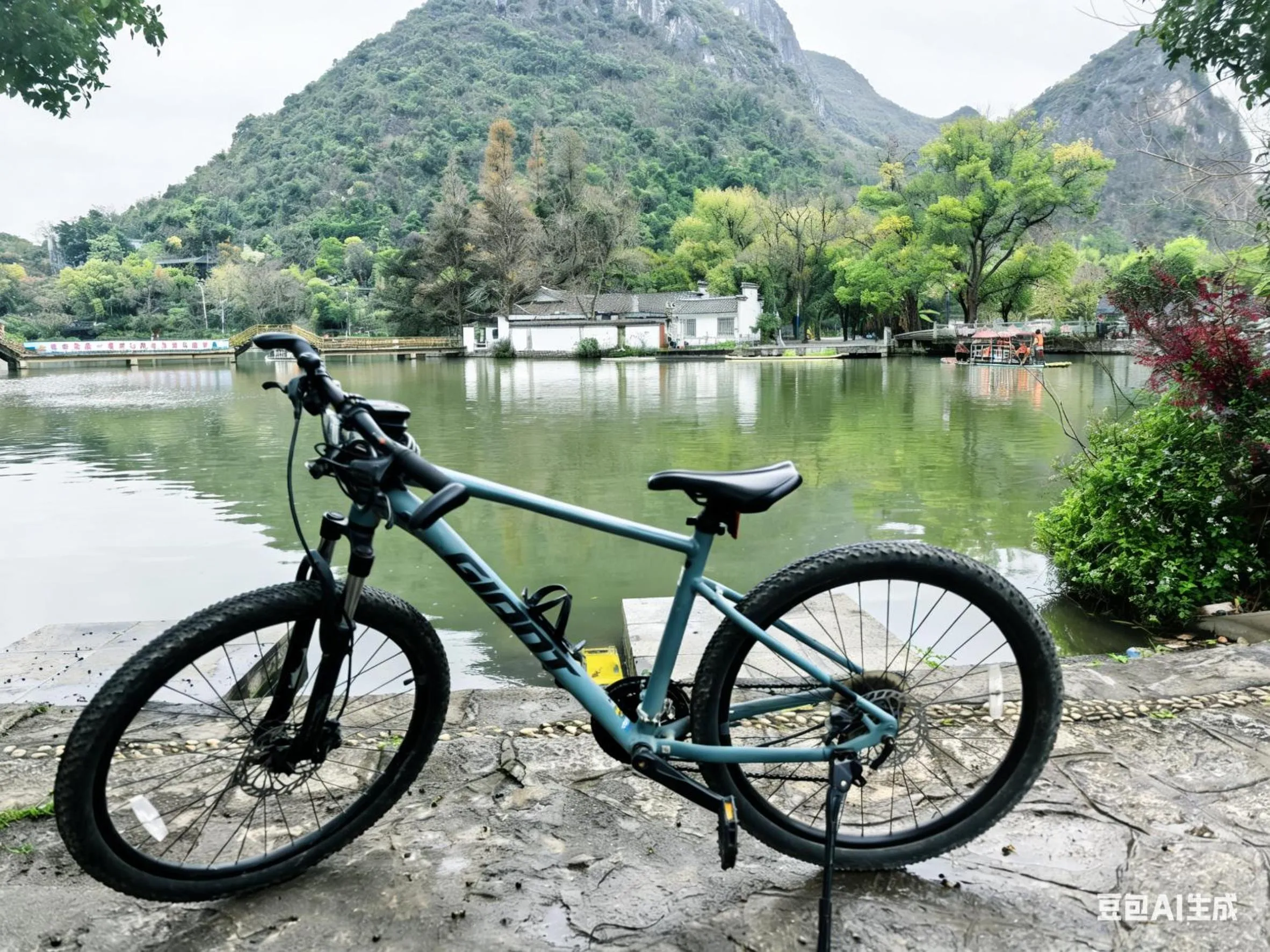Cycling in Guilin Village Creek Inn -Beside the lake &Fee pick up service over three nights