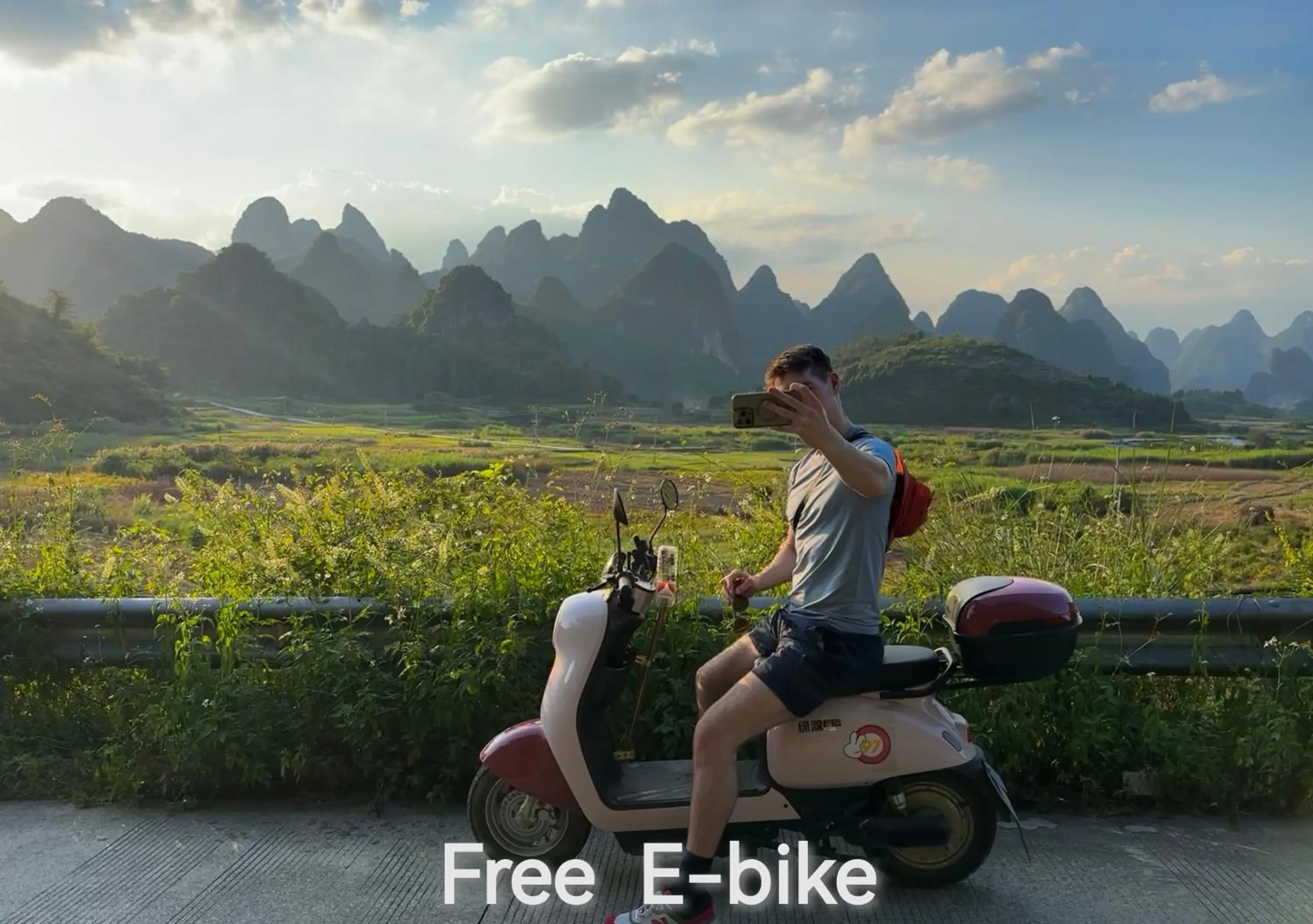 People in Guilin Village Creek Inn -Beside the lake &Fee pick up service over three nights