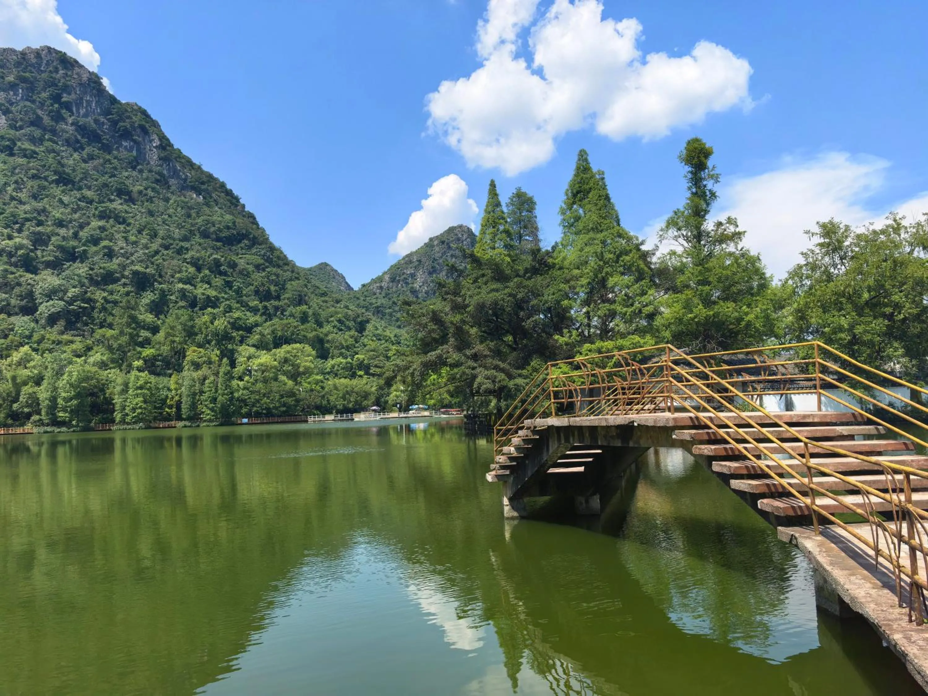 Nearby landmark in Guilin Village Creek Inn -Beside the lake &Fee pick up service over three nights