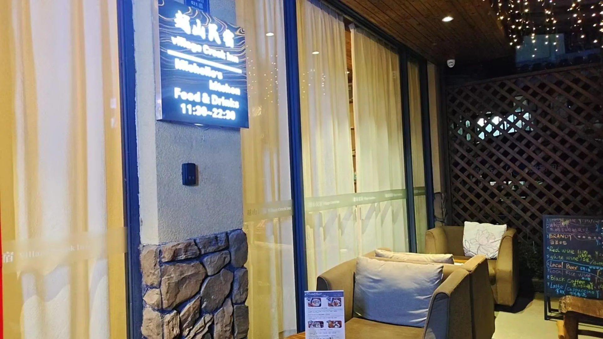Restaurant/places to eat, Bed in Guilin Village Creek Inn -Beside the lake &Fee pick up service over three nights