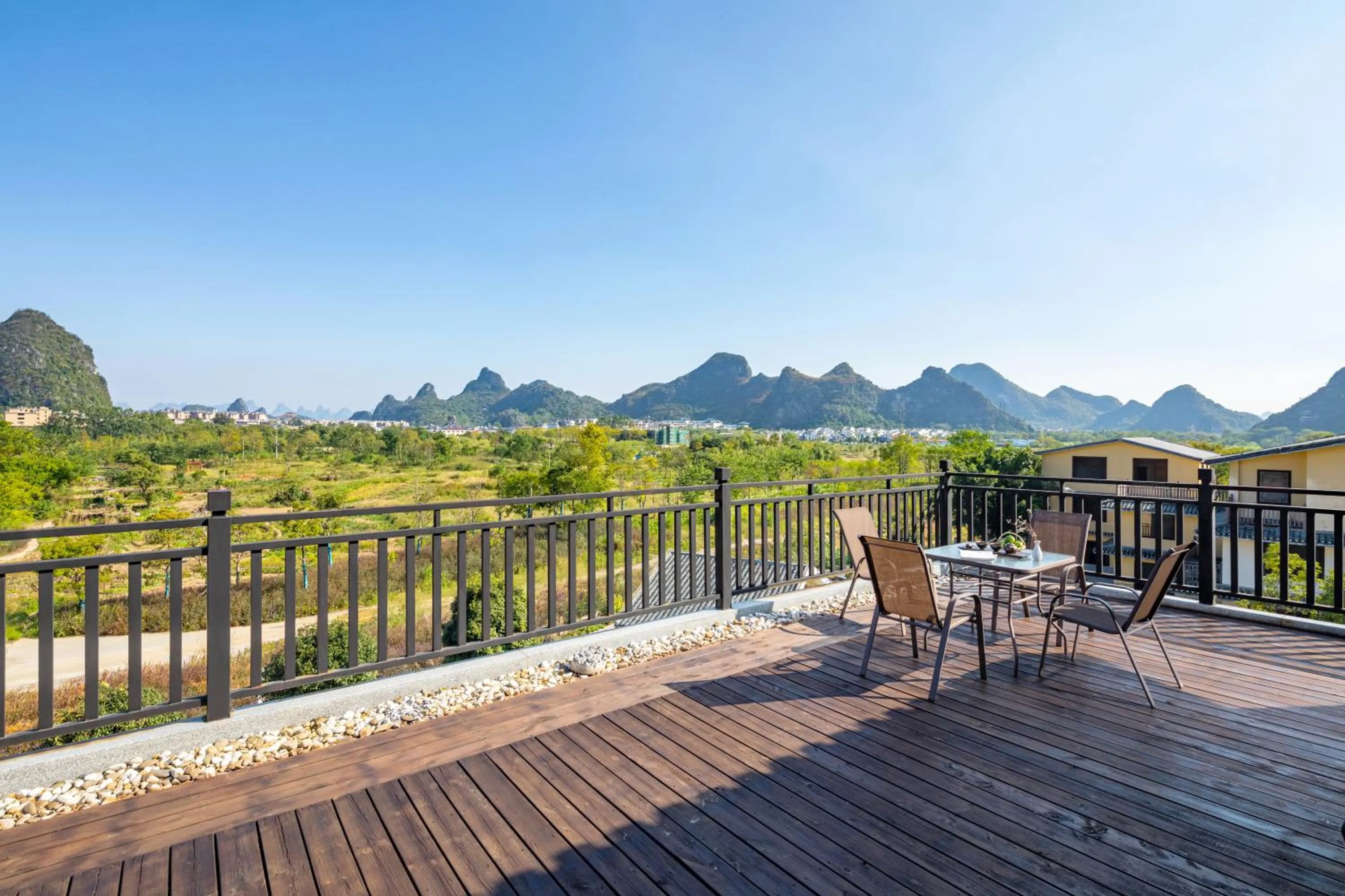 Spring in Guilin Village Creek Inn -Beside the lake &Fee pick up service over three nights