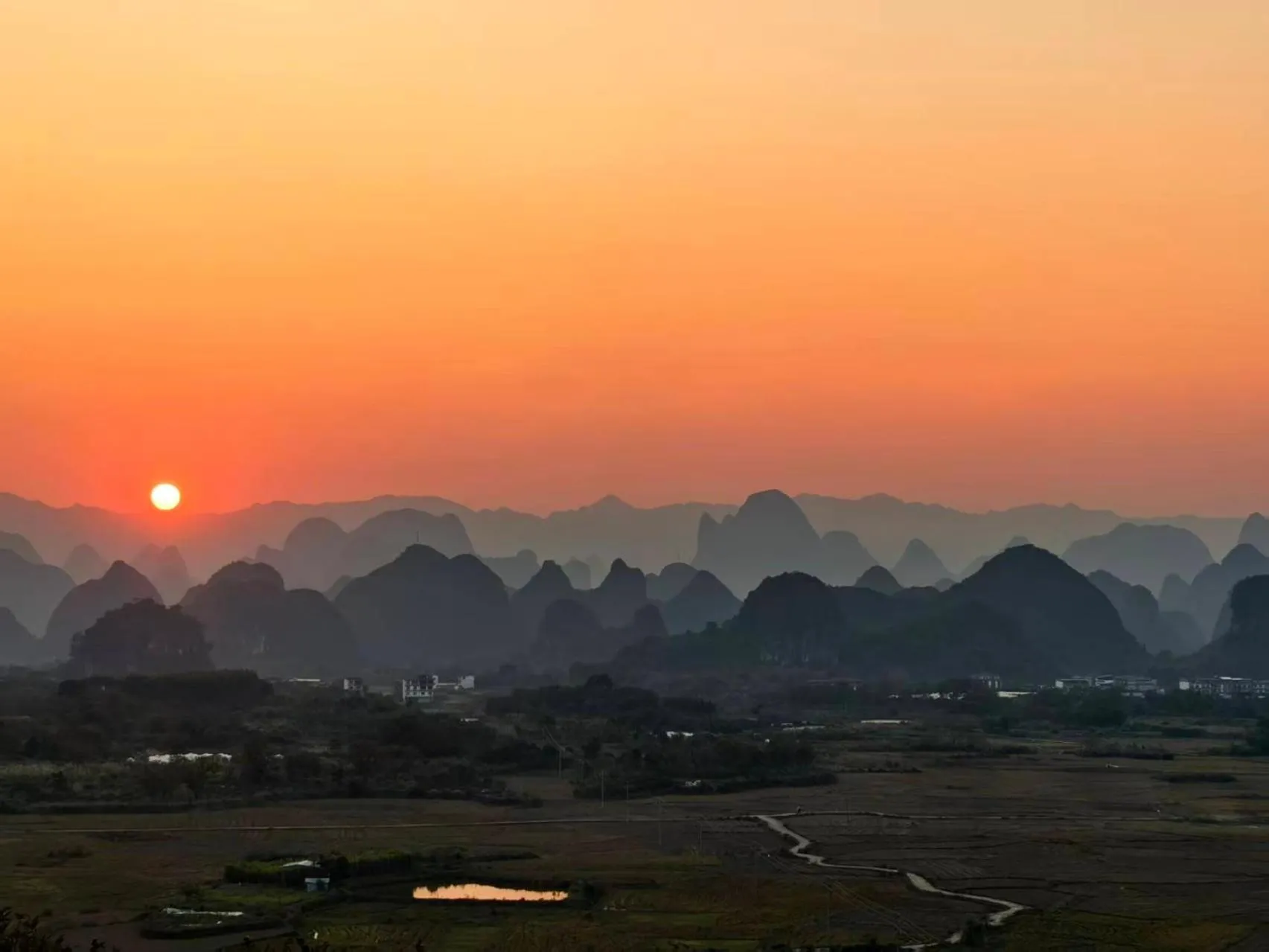 Nearby landmark in Guilin Village Creek Inn -Beside the lake &Fee pick up service over three nights