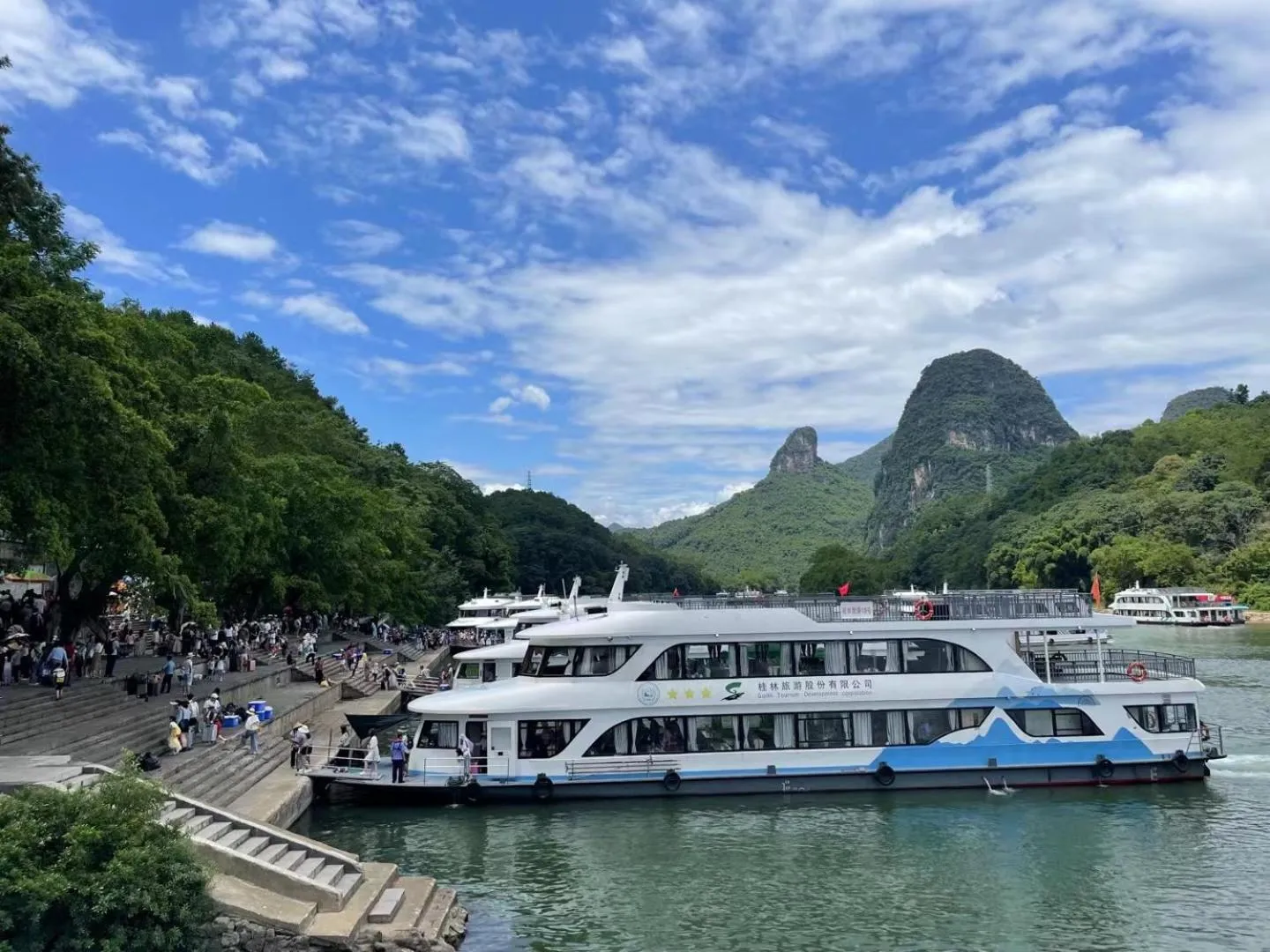 Nearby landmark in Guilin Village Creek Inn -Beside the lake &Fee pick up service over three nights
