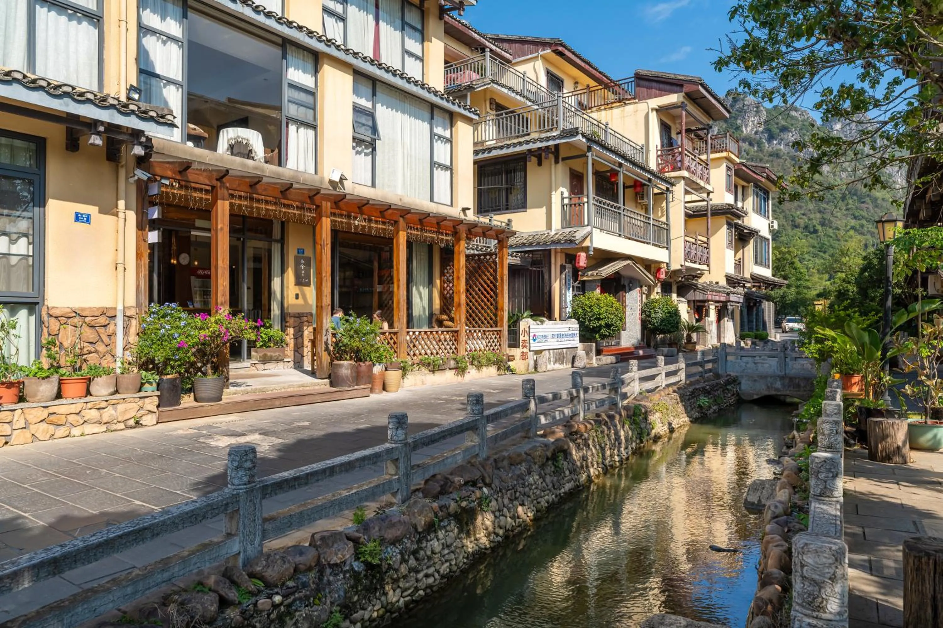 Property building in Guilin Village Creek Inn -Beside the lake &Fee pick up service over three nights