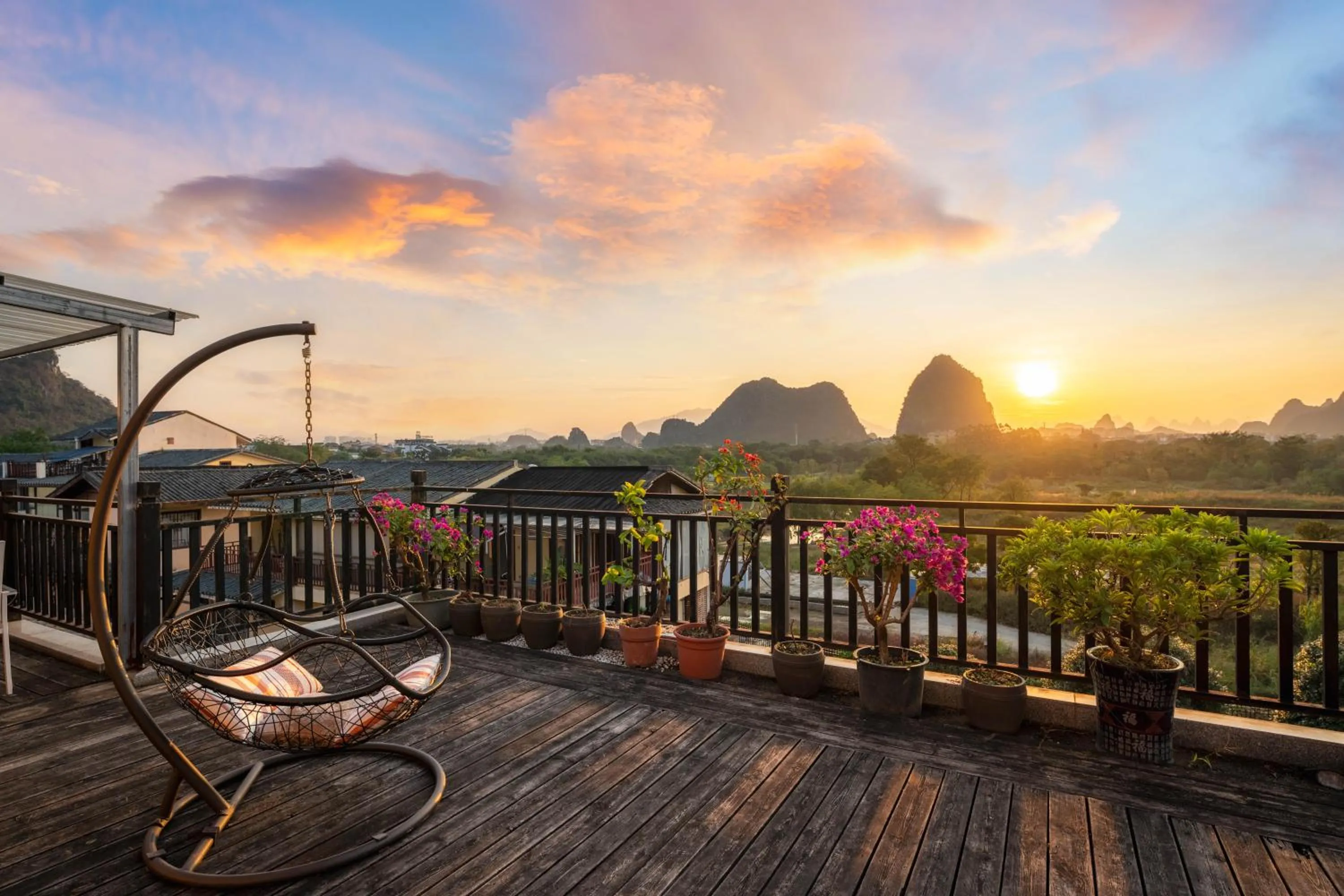 Natural landscape in Guilin Village Creek Inn -Beside the lake &Fee pick up service over three nights