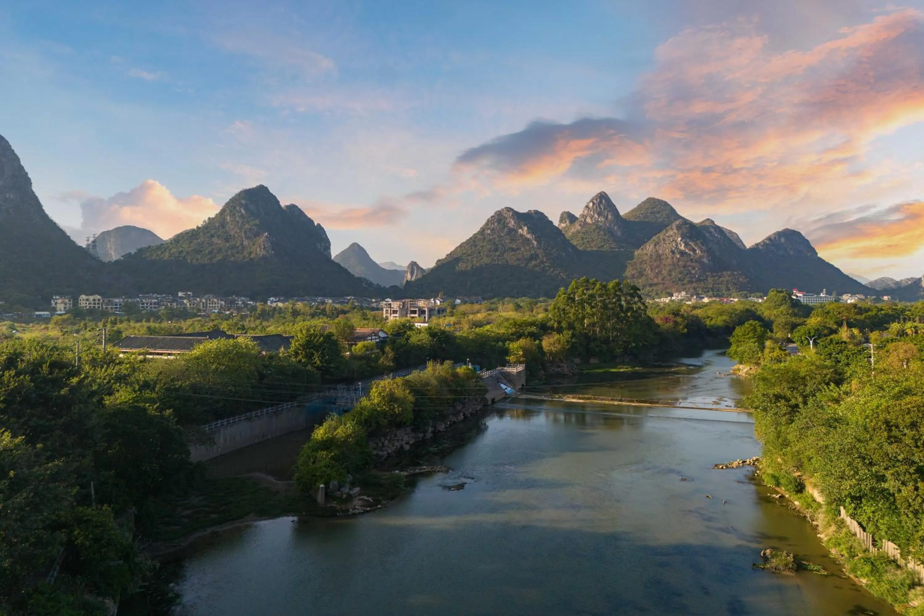 Nearby landmark in Guilin Village Creek Inn -Beside the lake &Fee pick up service over three nights