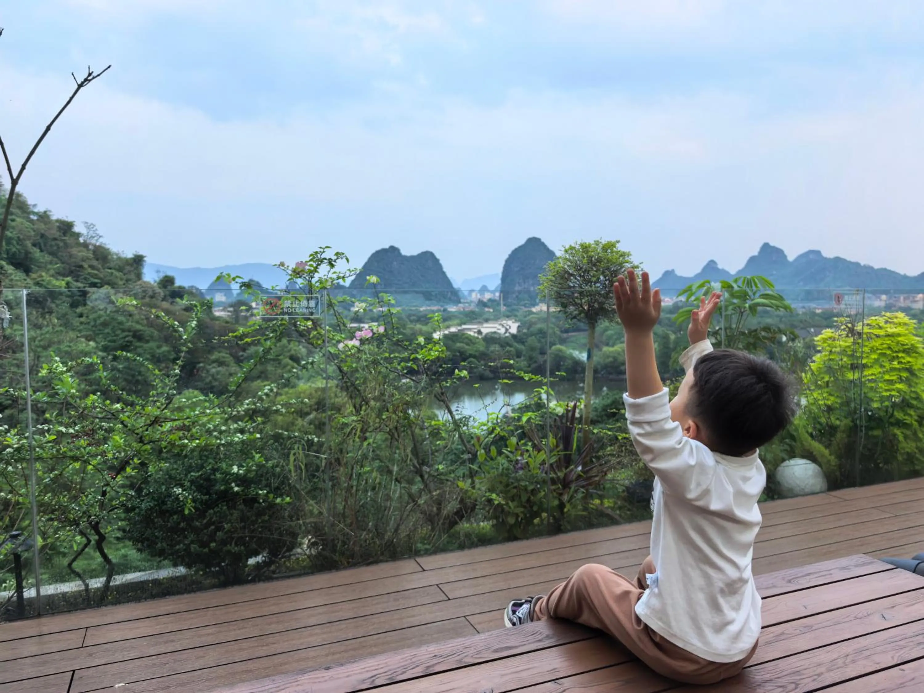 Nearby landmark in Guilin Village Creek Inn -Beside the lake &Fee pick up service over three nights