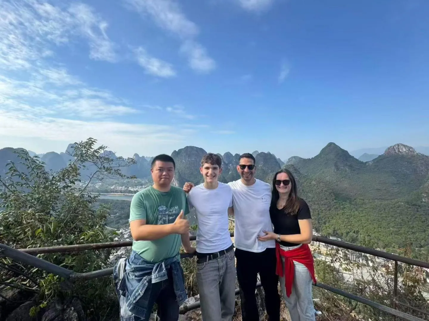 Day in Guilin Village Creek Inn -Beside the lake &Fee pick up service over three nights