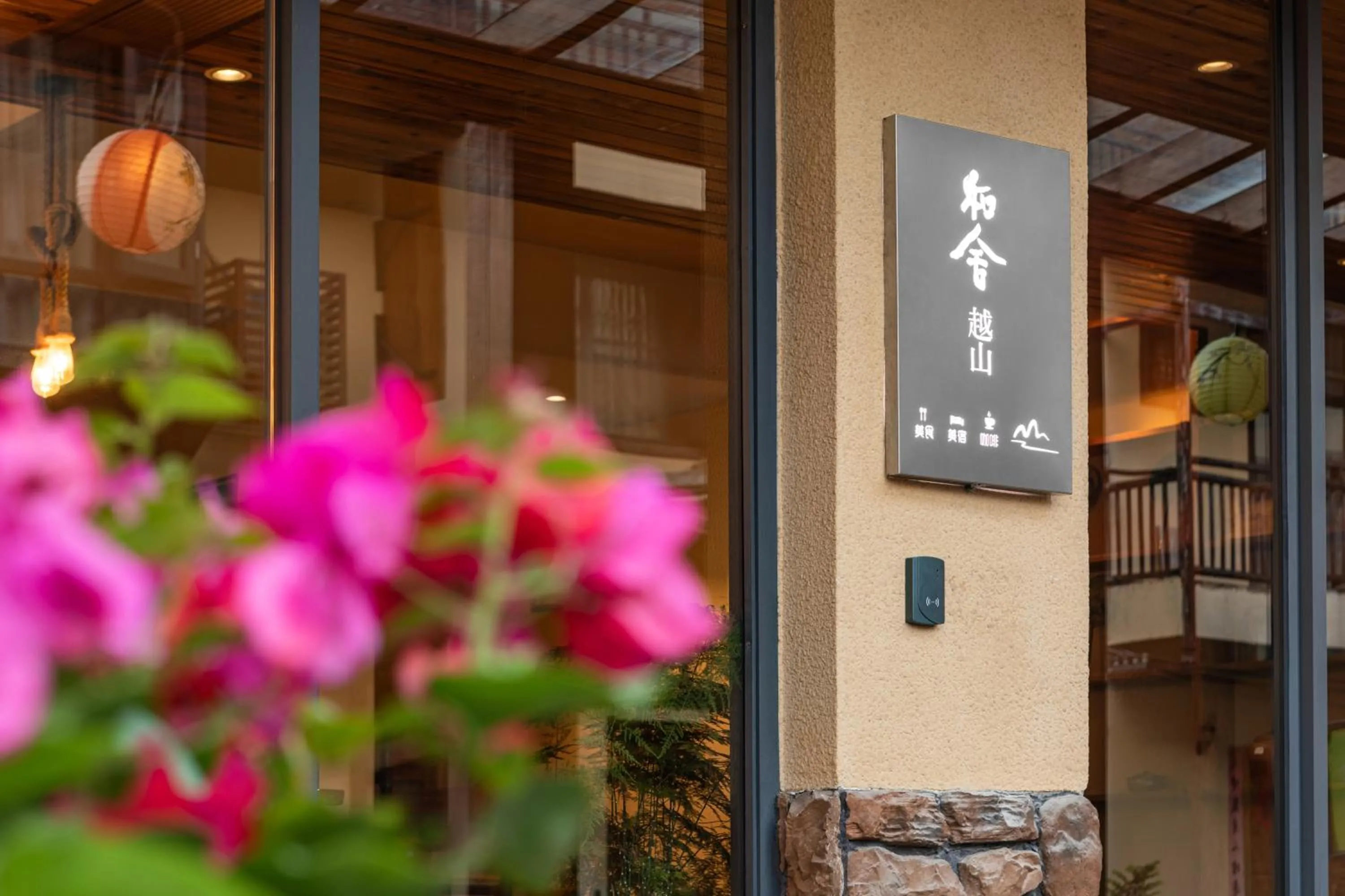 Day in Guilin Village Creek Inn -Beside the lake &Fee pick up service over three nights
