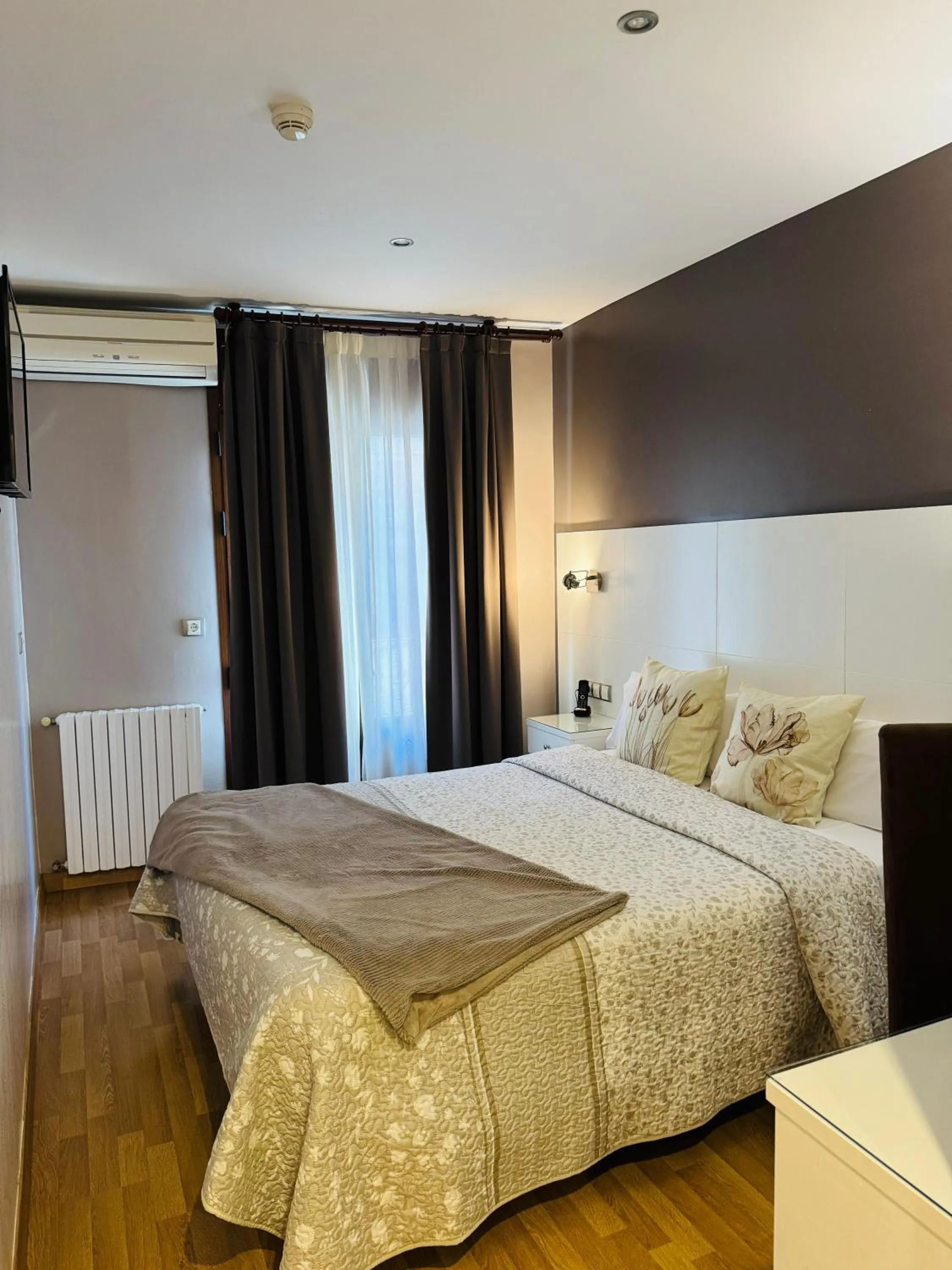 Bed in Hotel El Acebo