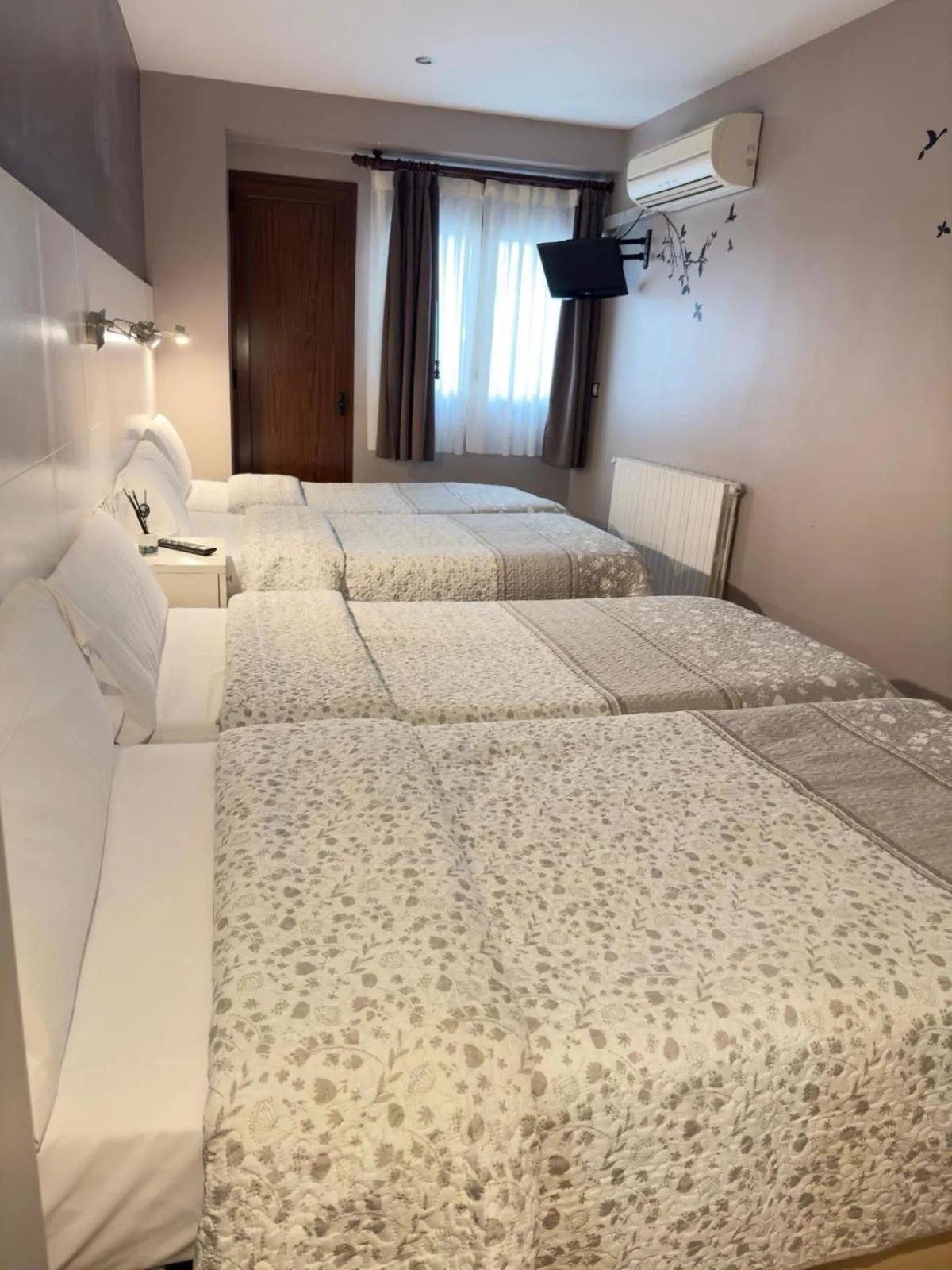 Bed in Hotel El Acebo