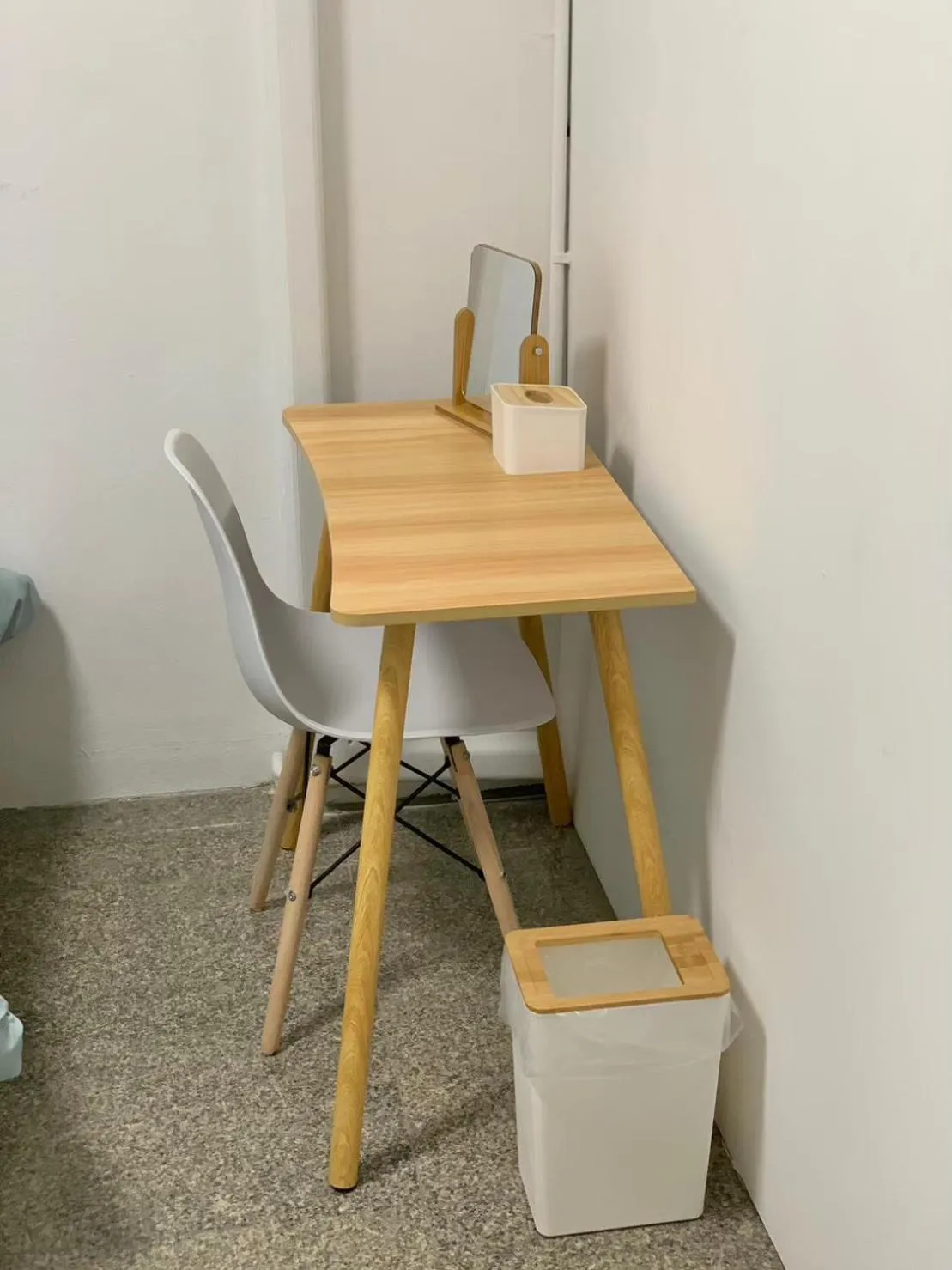 hair dresser in Marni BKK Hostel