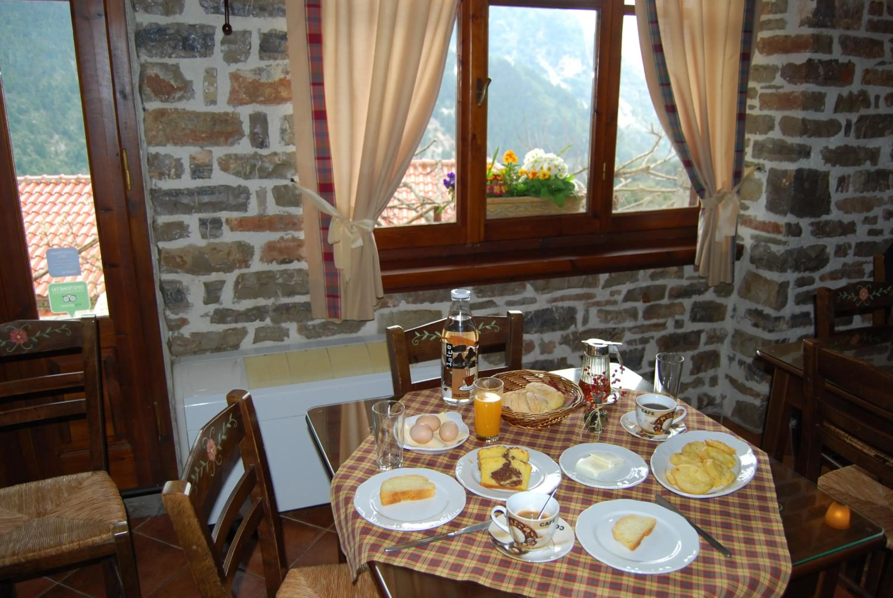 Restaurant/places to eat in Dryades Guesthouse