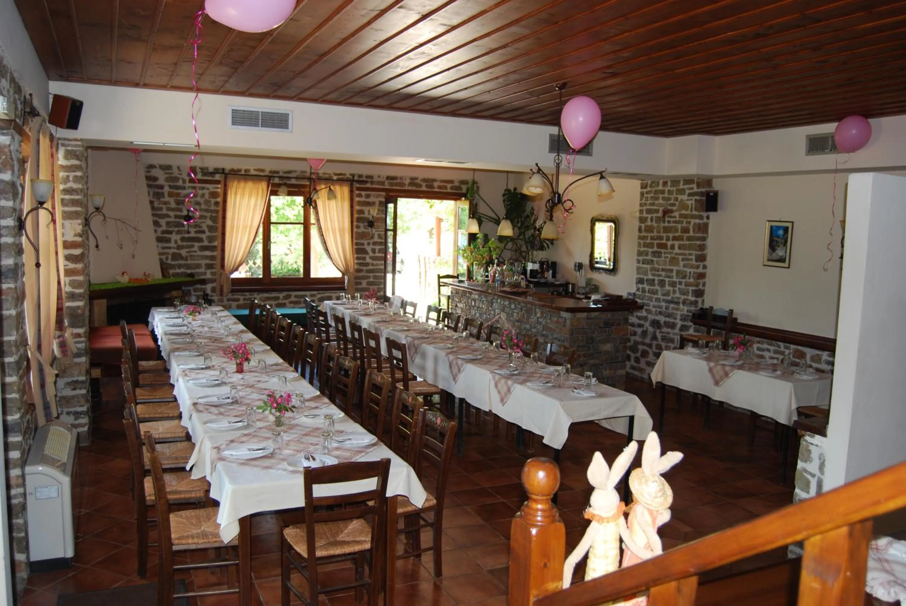 Restaurant/places to eat in Dryades Guesthouse