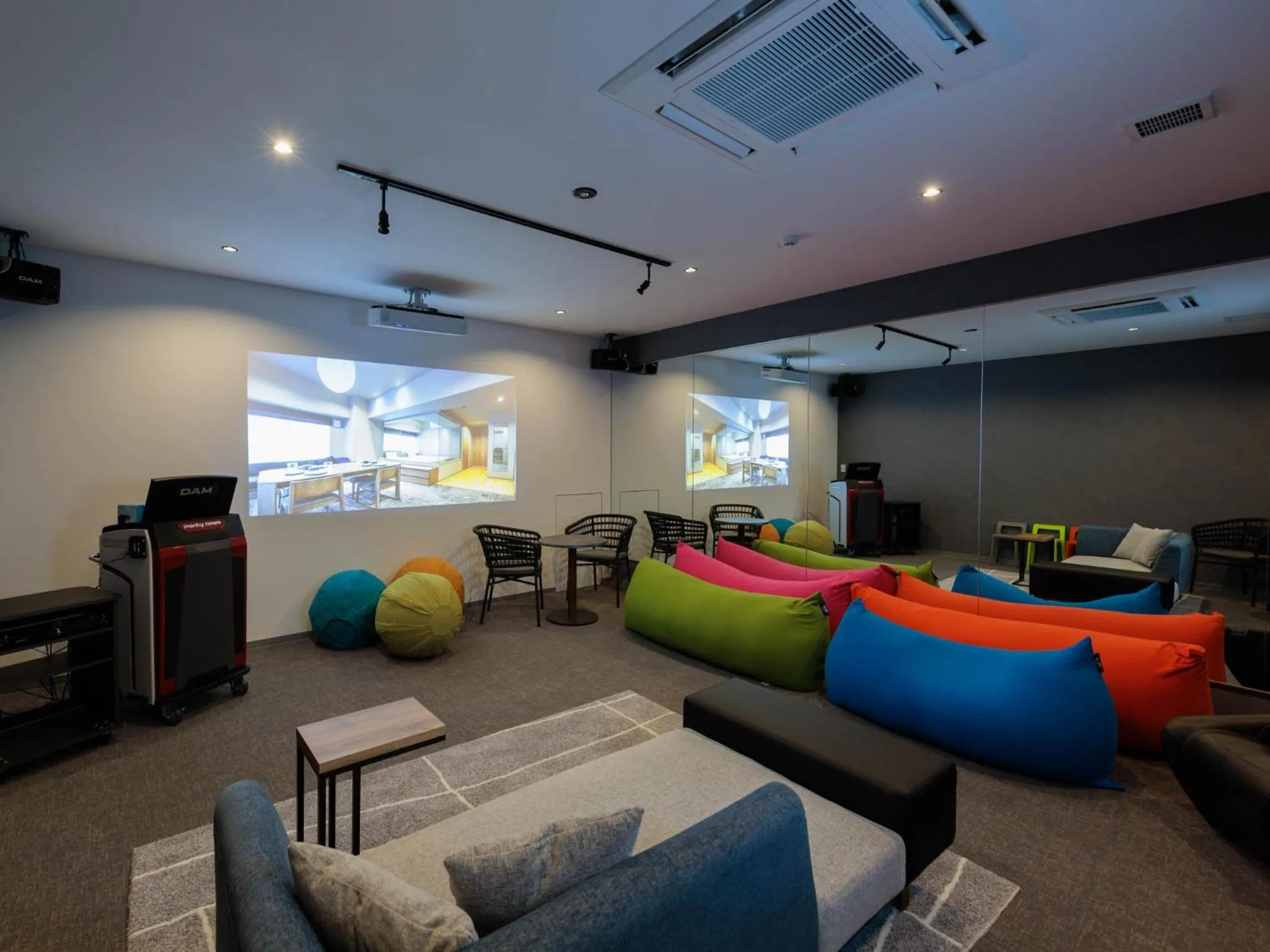 Communal lounge/ TV room in Minn Kiyomizu Gojo