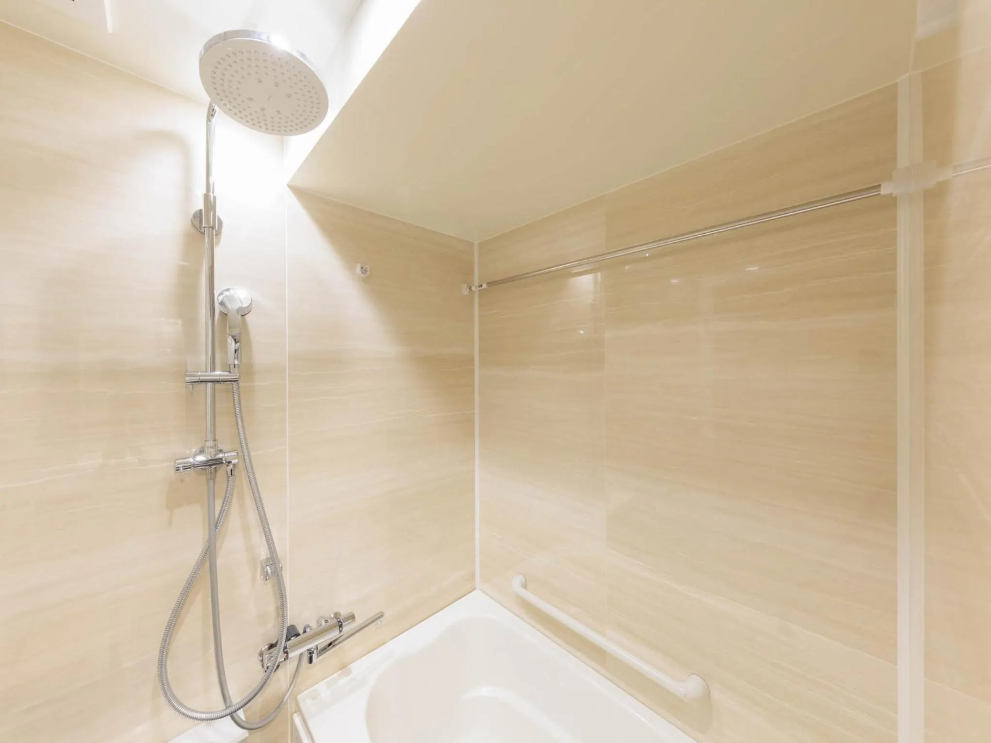 Shower in Minn Kiyomizu Gojo