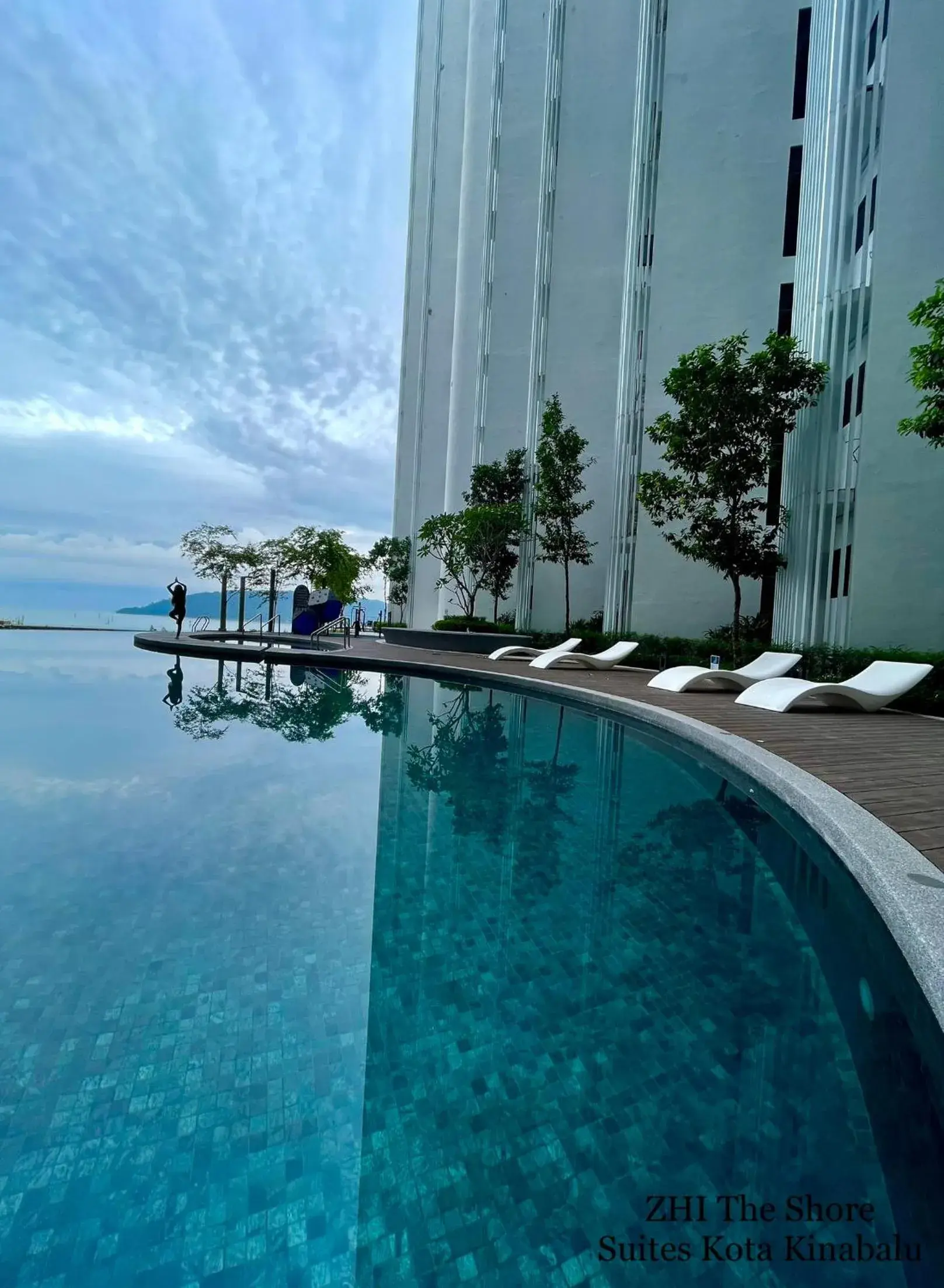 Swimming pool in ZHI The Shore Suites Kota Kinabalu Swimming pool in ZHI The Shore Suites Kota Kinabalu