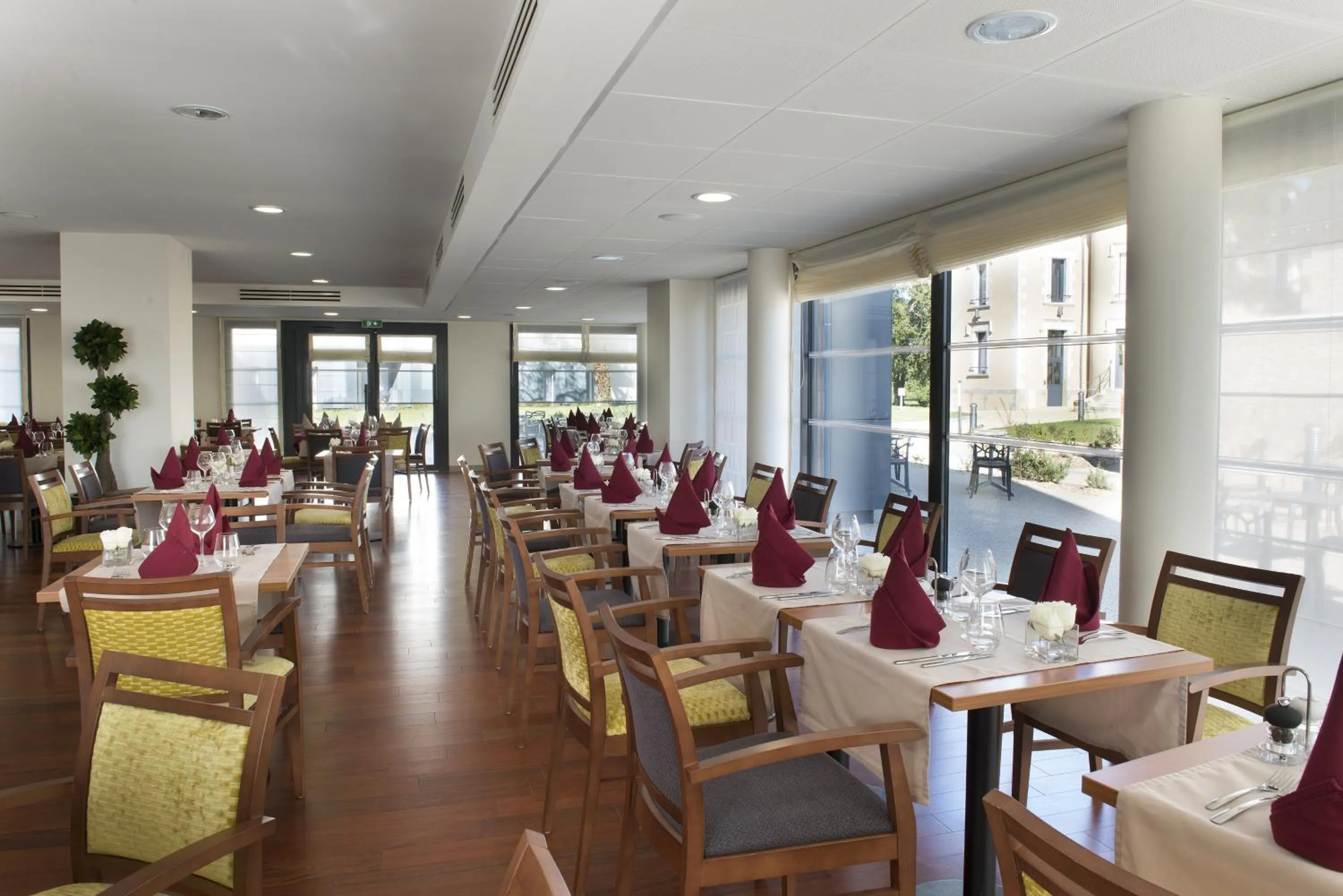 Restaurant/places to eat in Domitys Le Château des Plans