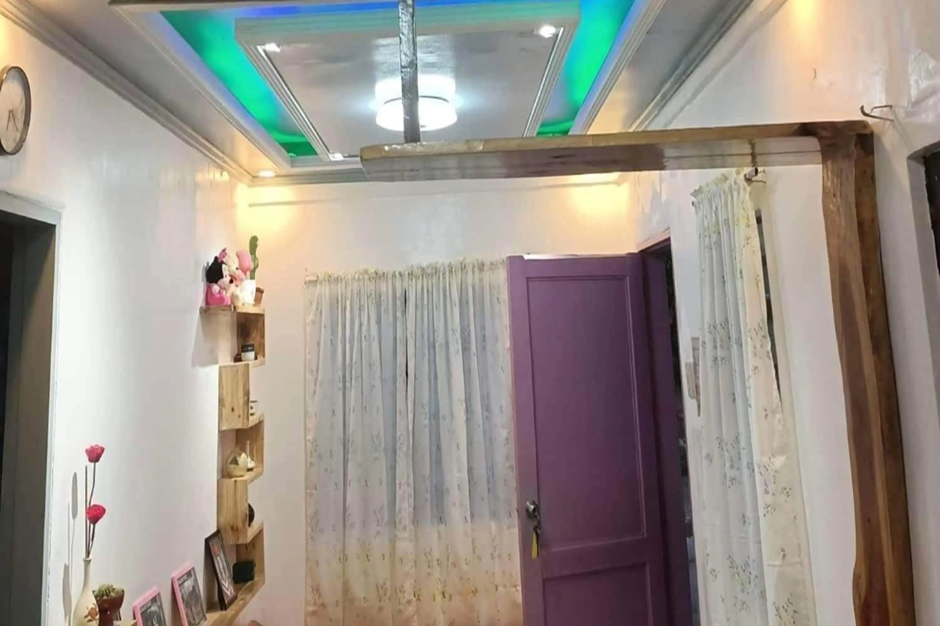 wardrobe in Albert's Transient House