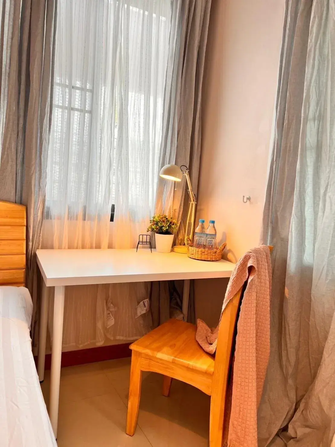 Deluxe Twin Room in Por poshtel Kanchanaburi Deluxe Twin Room in Por poshtel Kanchanaburi