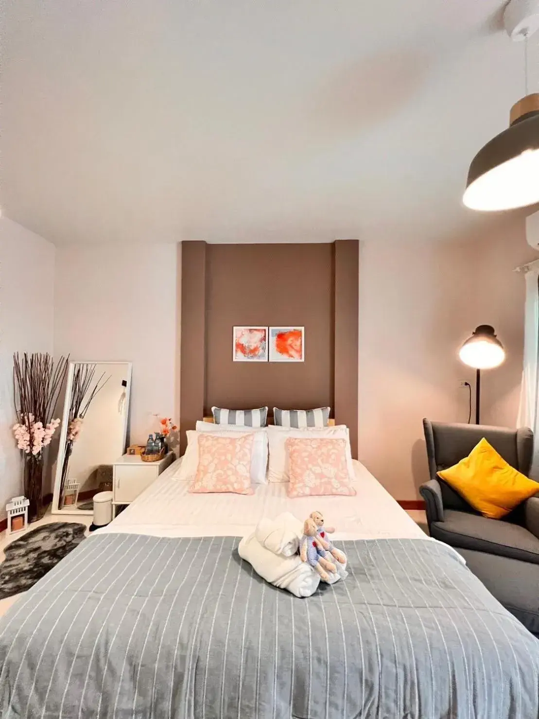 Double Room with Private Bathroom in Por poshtel Kanchanaburi Double Room with Private Bathroom in Por poshtel Kanchanaburi