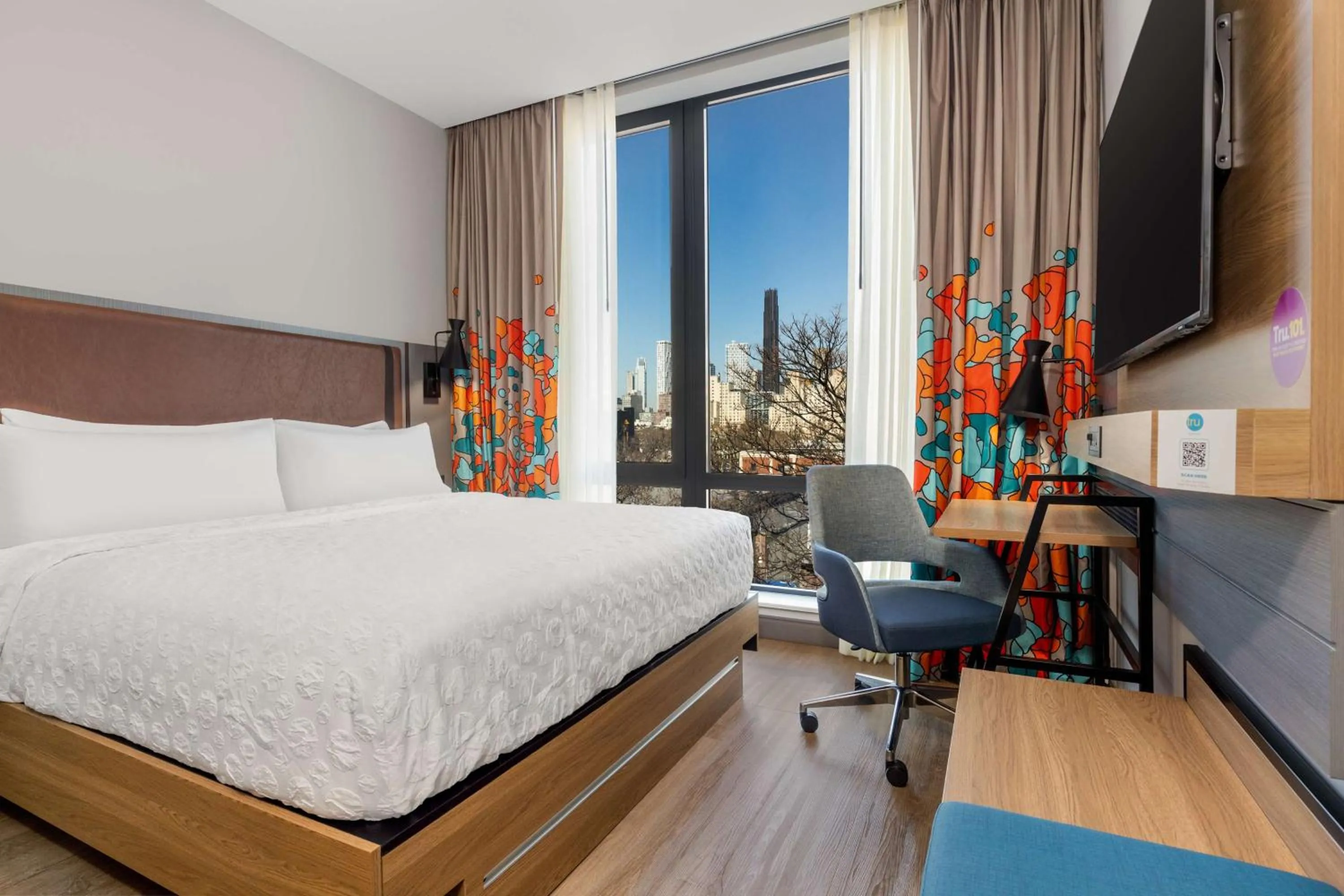 Bedroom, Bed in Tru By Hilton Brooklyn