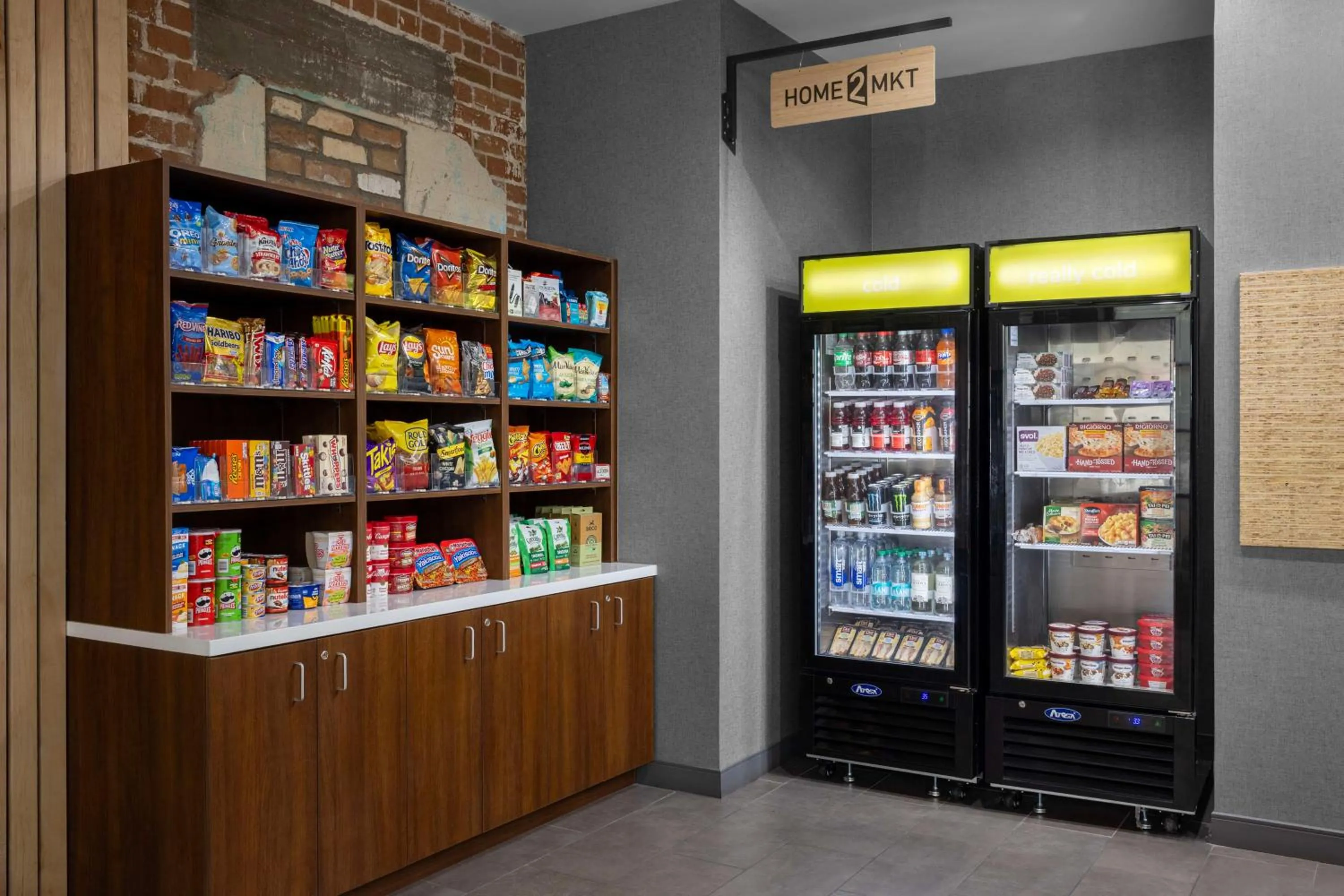 On-site shops in Home2 Suites By Hilton Phoenix Downtown