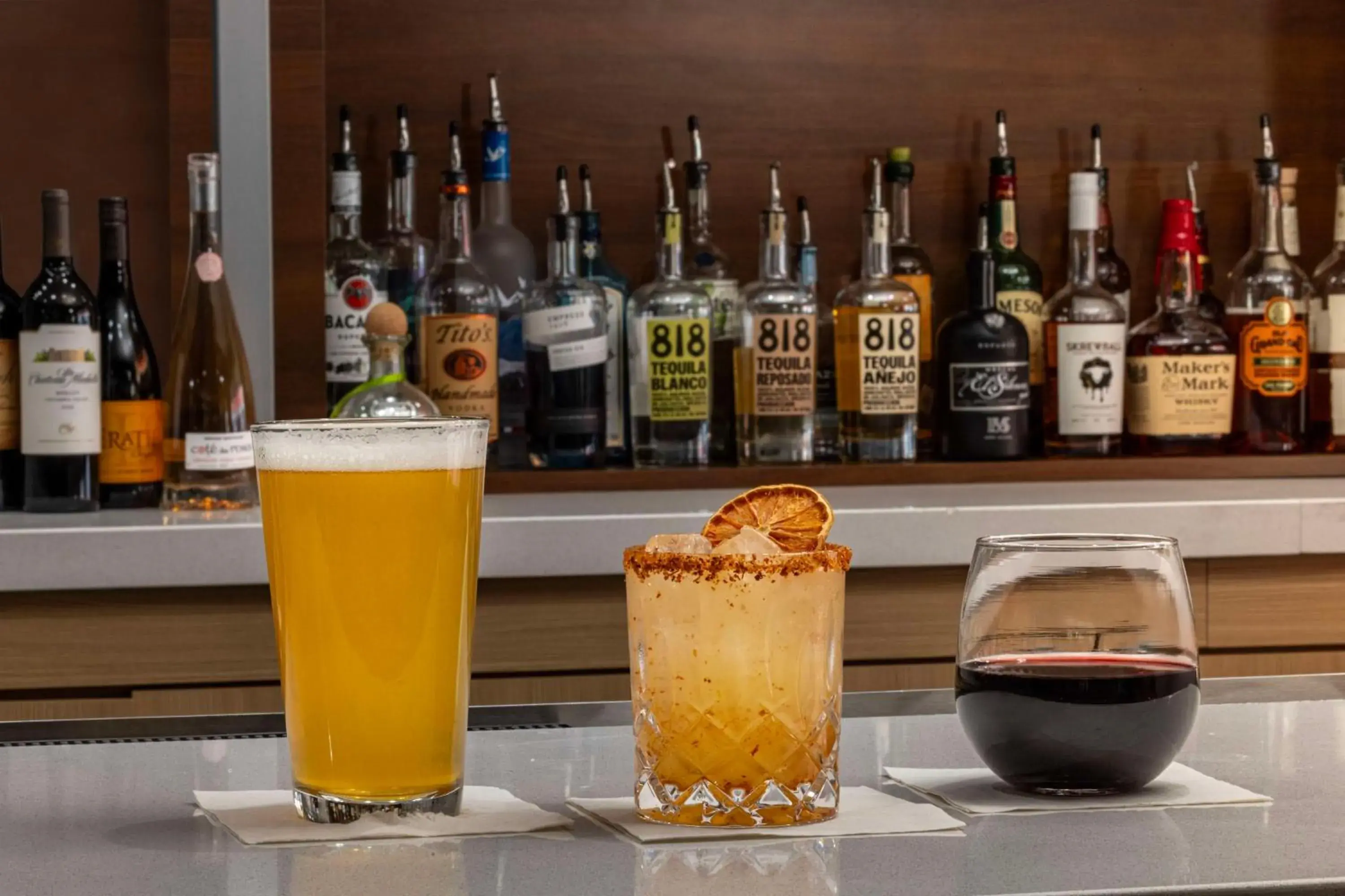 Lounge or bar in Home2 Suites By Hilton Phoenix Downtown Lounge or bar in Home2 Suites By Hilton Phoenix Downtown