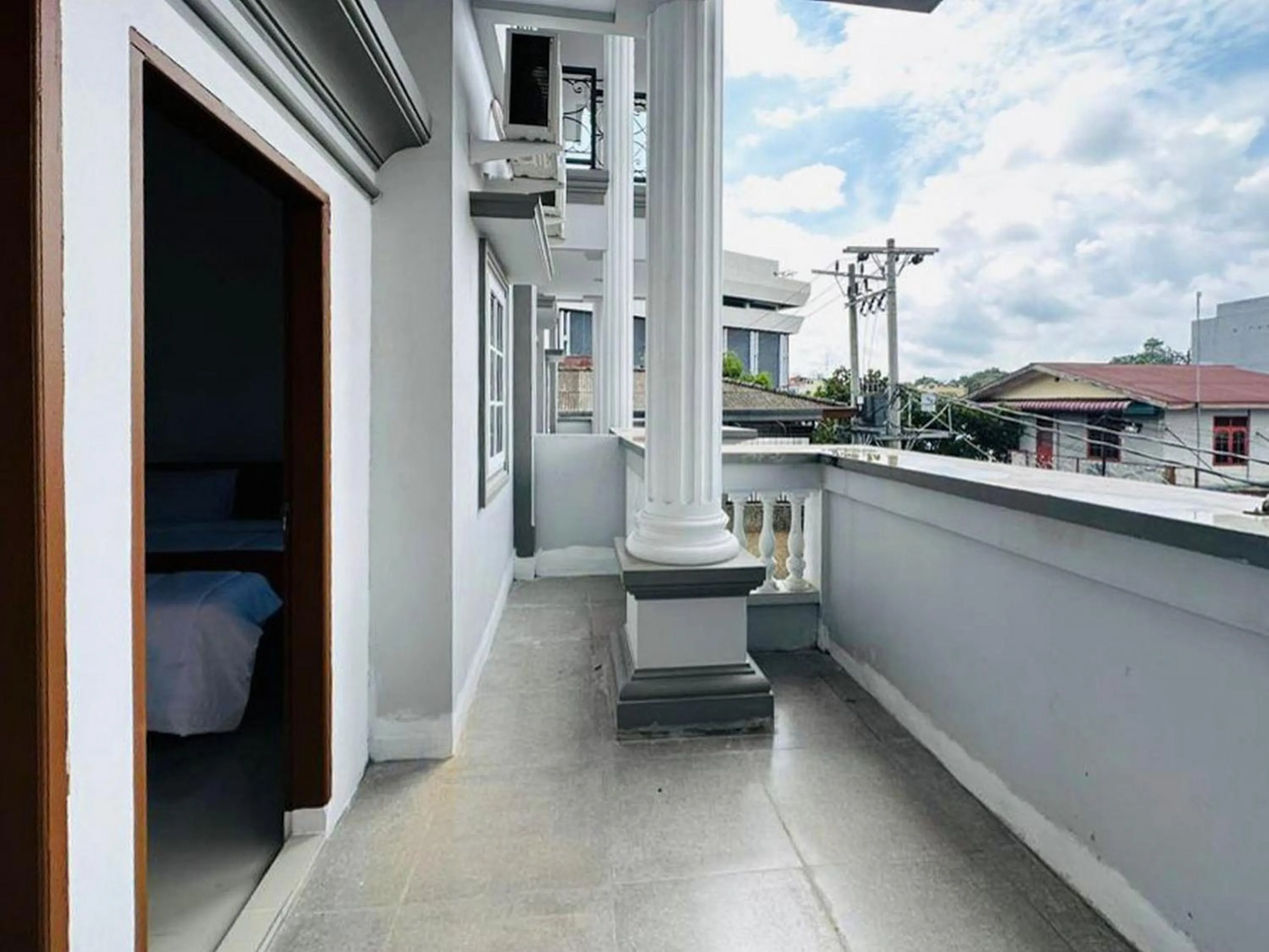 Balcony/Terrace in RedDoorz near Stasiun Pematangsiantar