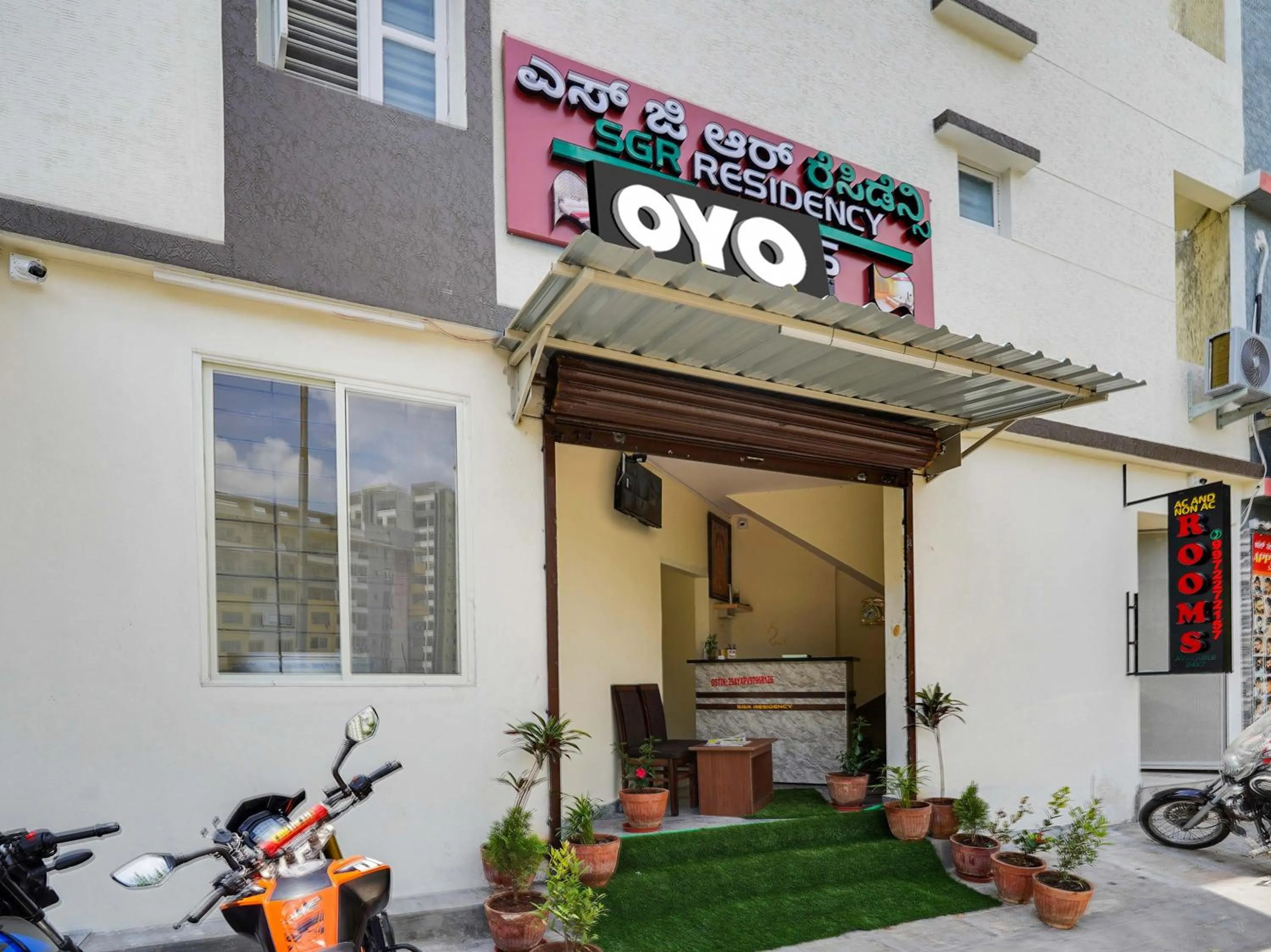 Facade/entrance in Hotel O SGR Residency