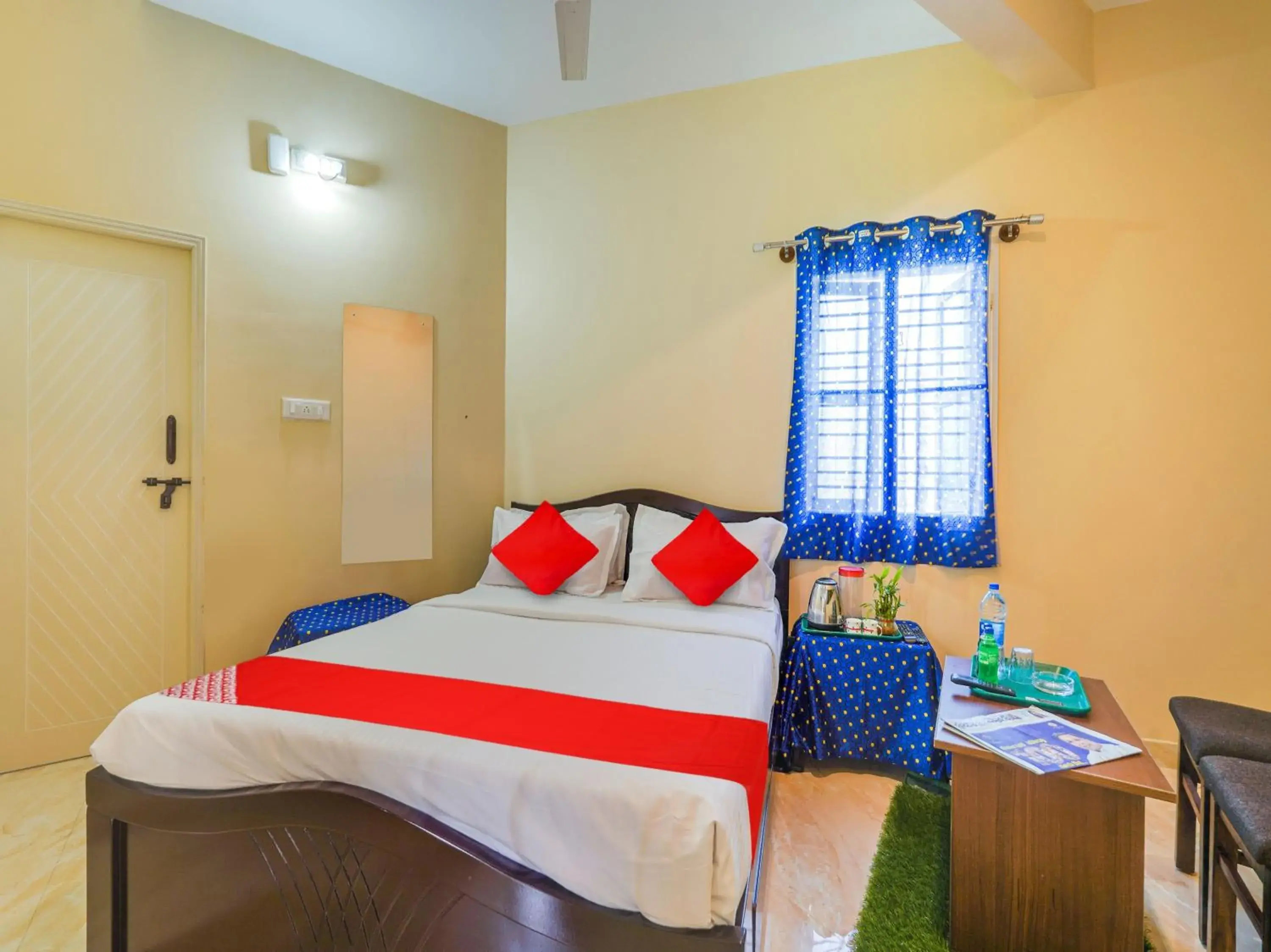 Bedroom in Hotel O SGR Residency Bedroom in Hotel O SGR Residency