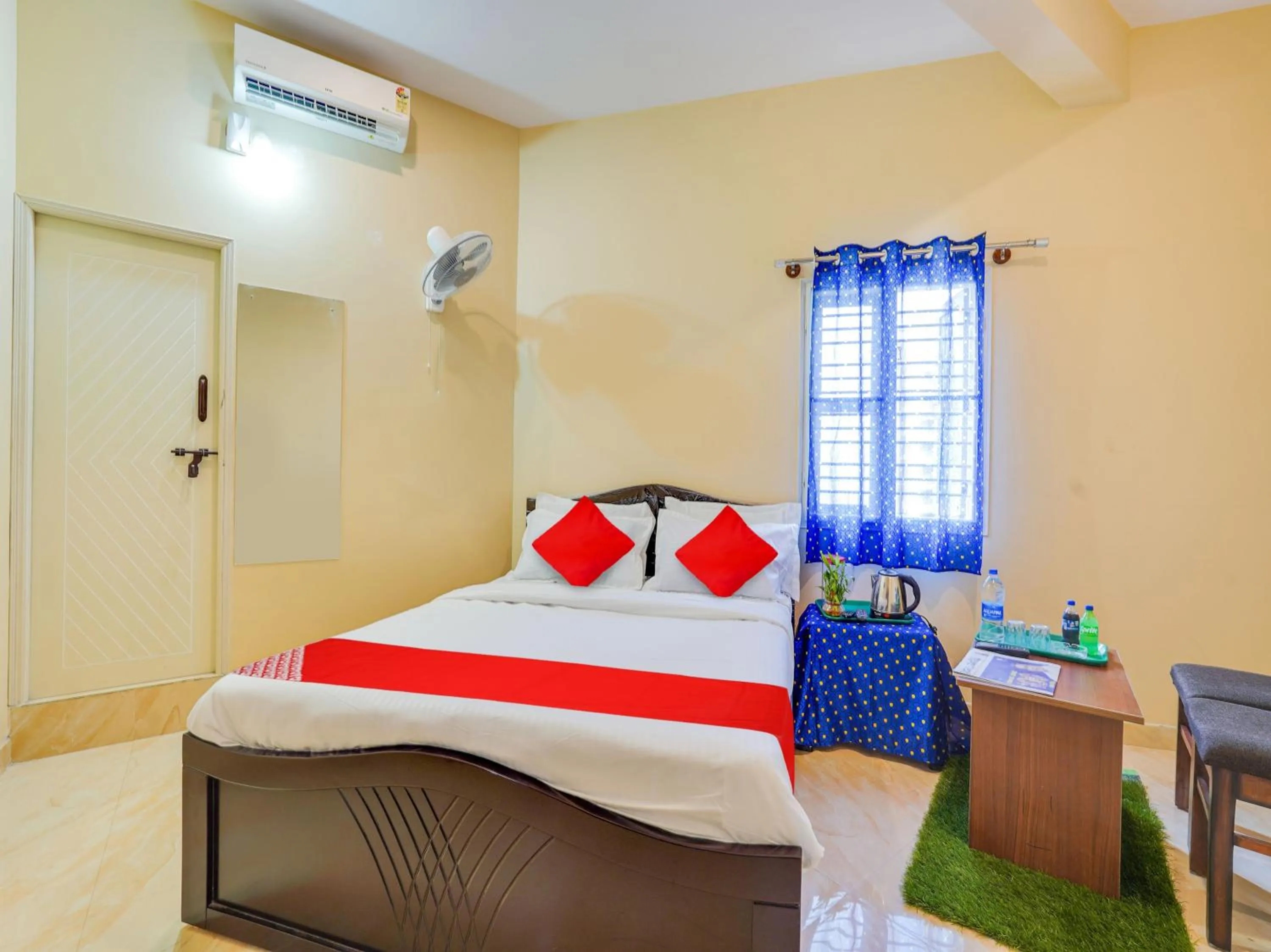 Bedroom in Hotel O SGR Residency