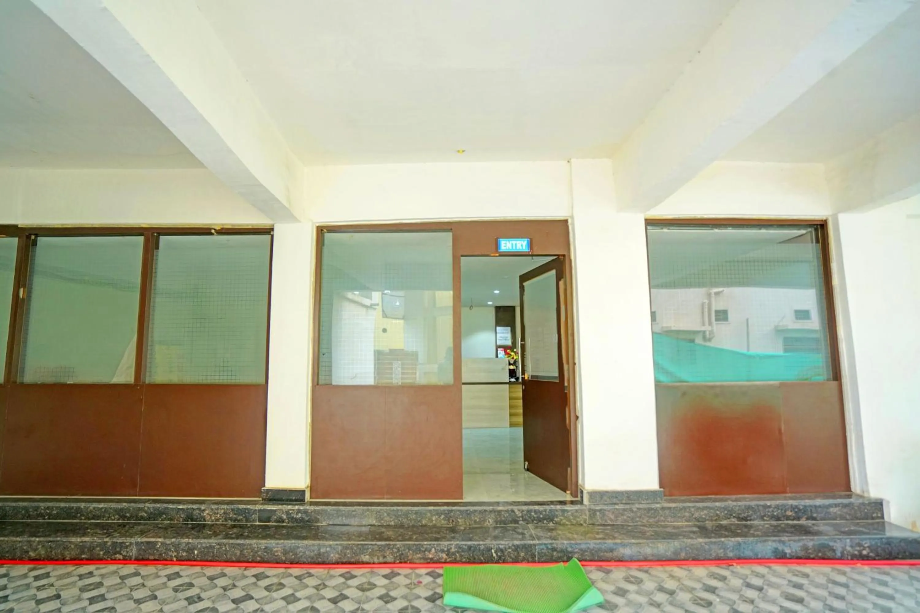 Facade/entrance in Hotel O SS Palace