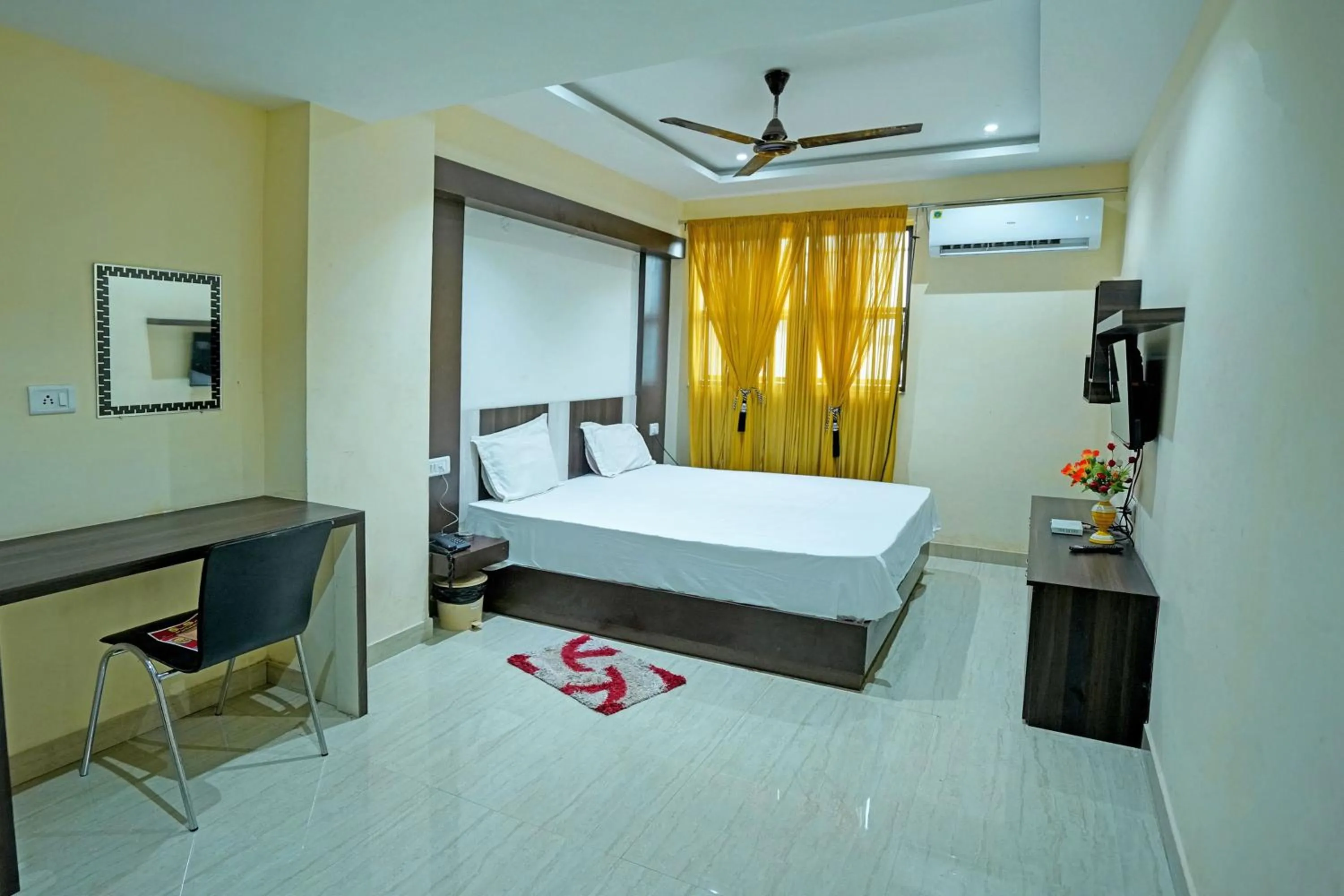 Bedroom, Bed in Hotel O SS Palace