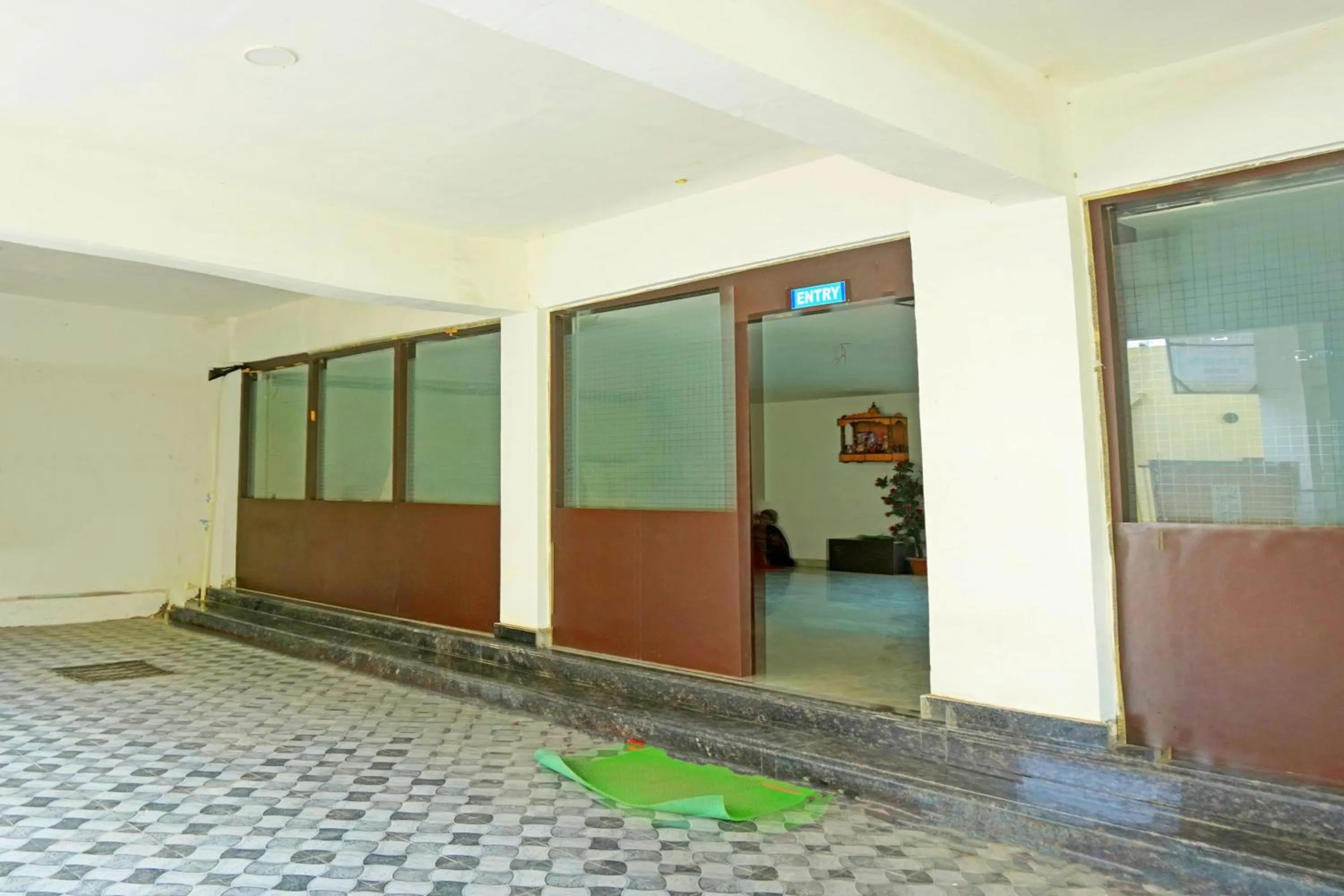 Facade/entrance in Hotel O SS Palace