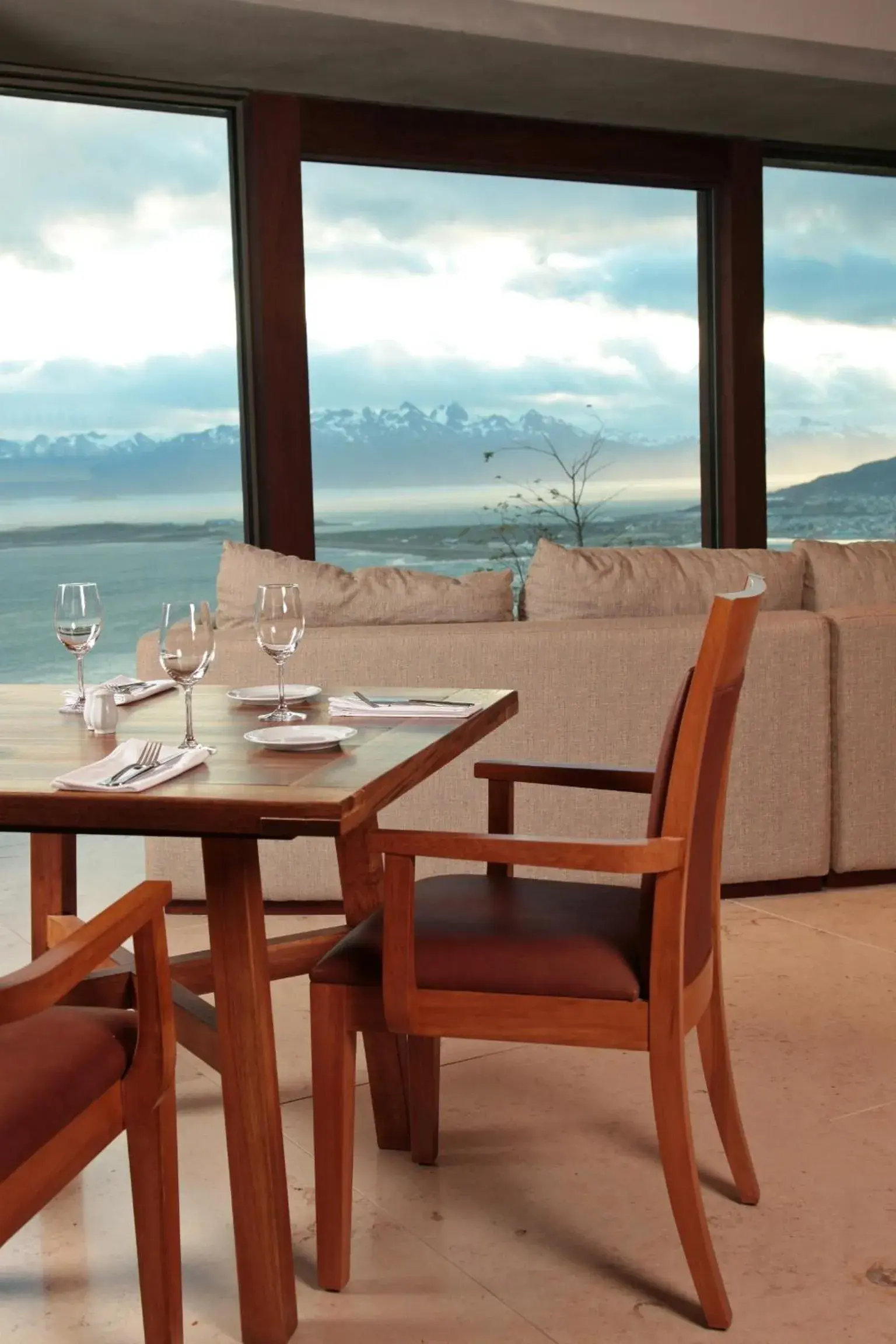 Lounge or bar in Arakur Ushuaia Resort & Spa Lounge or bar in Arakur Ushuaia Resort & Spa