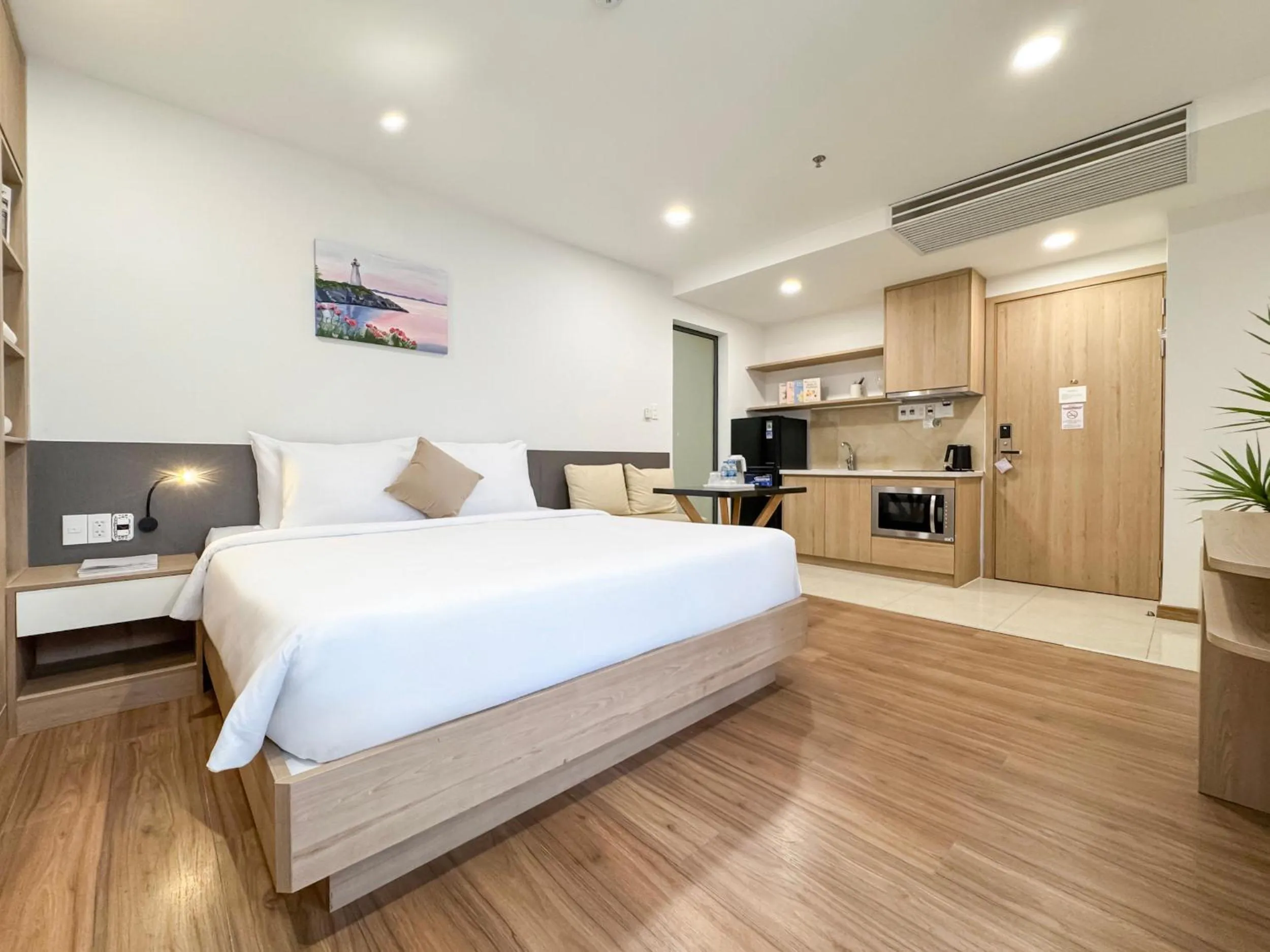 Photo of the whole room, Bed in Cityhouse - LightHouse SG