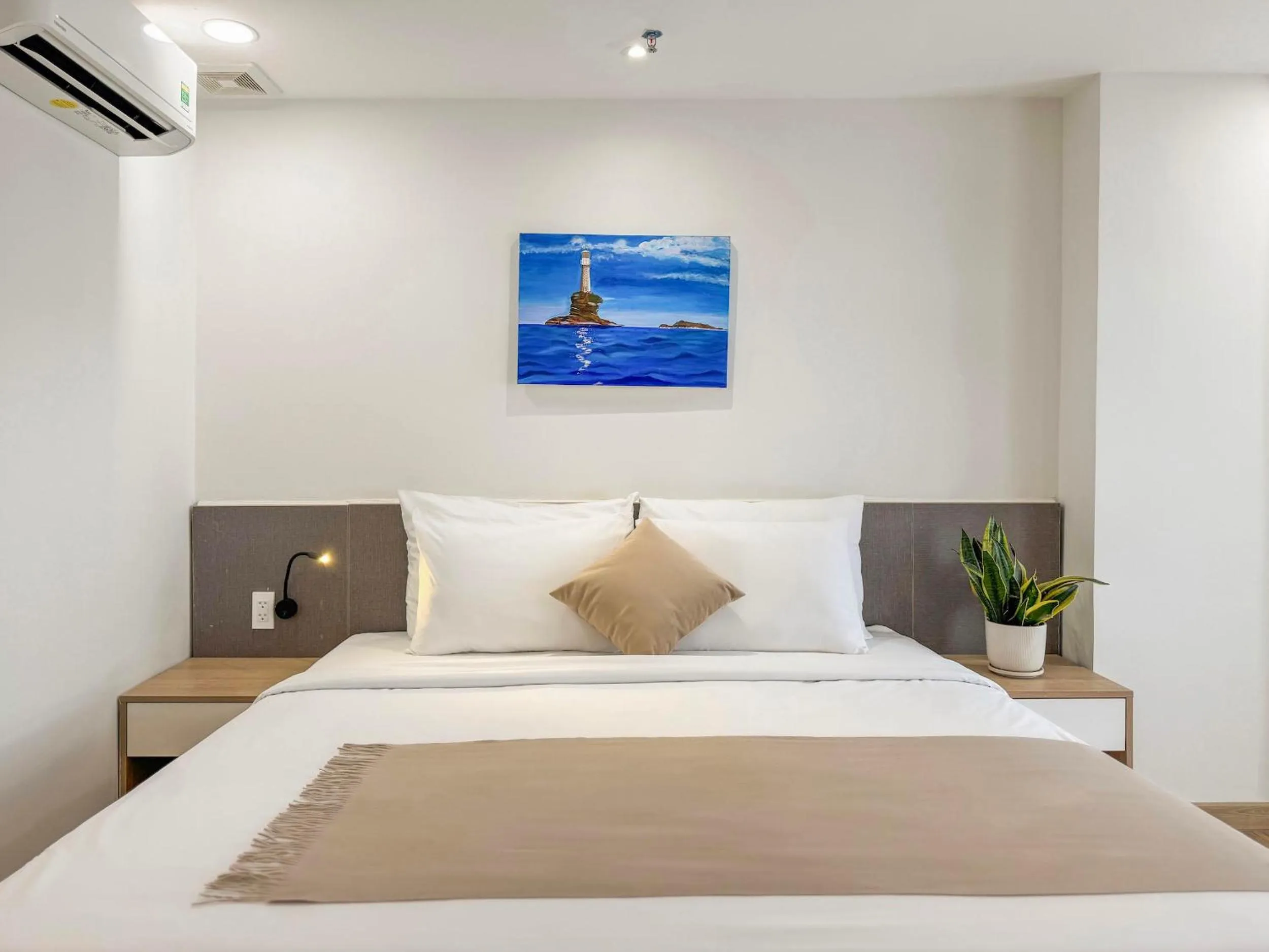 air conditioner, Bed in Cityhouse - LightHouse SG