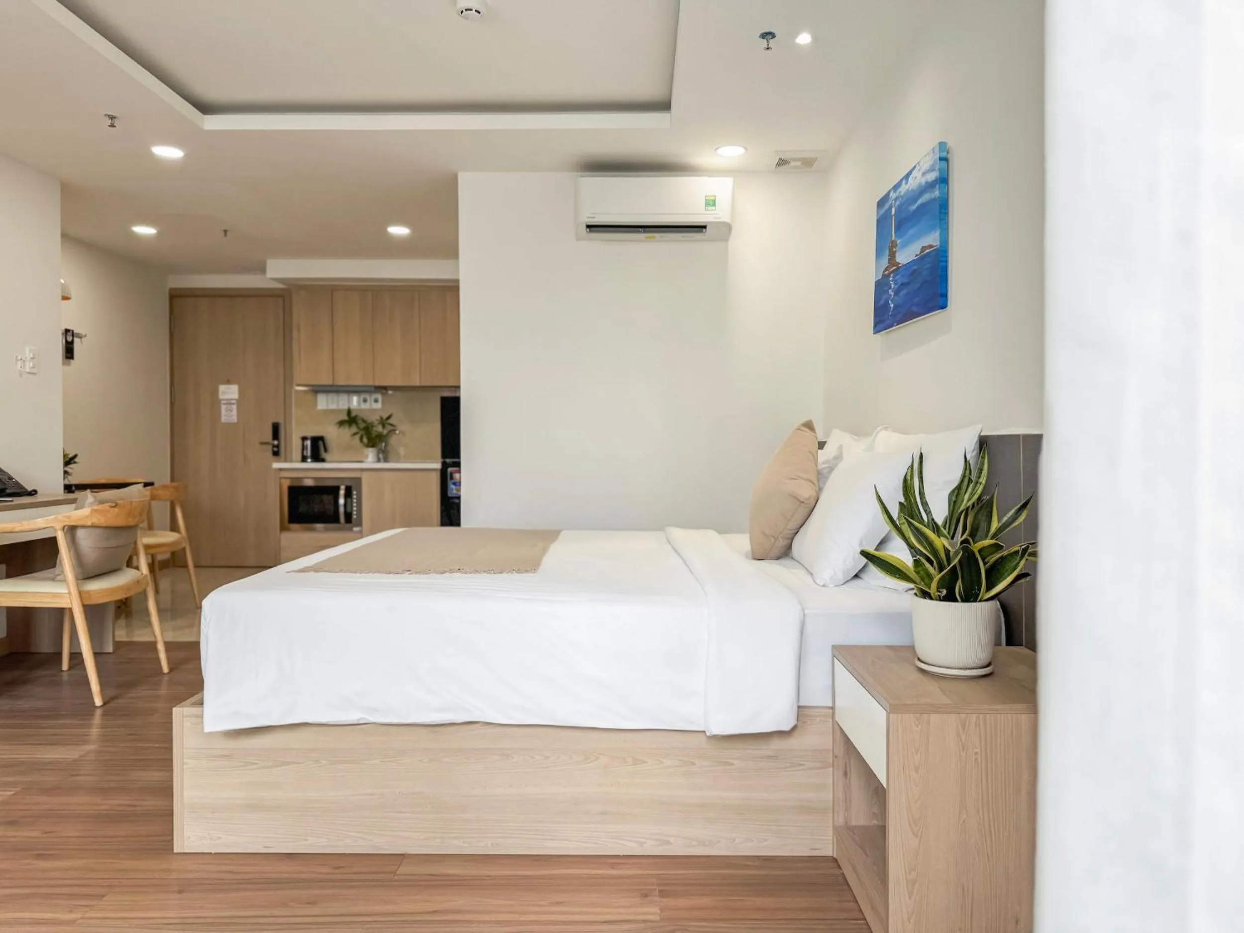 Photo of the whole room, Bed in Cityhouse - LightHouse SG