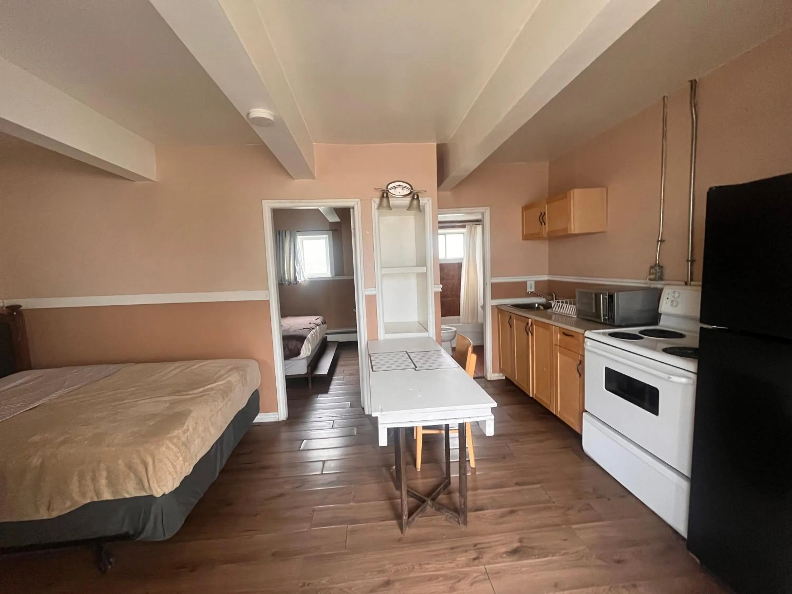 Bed in Caravan Motel