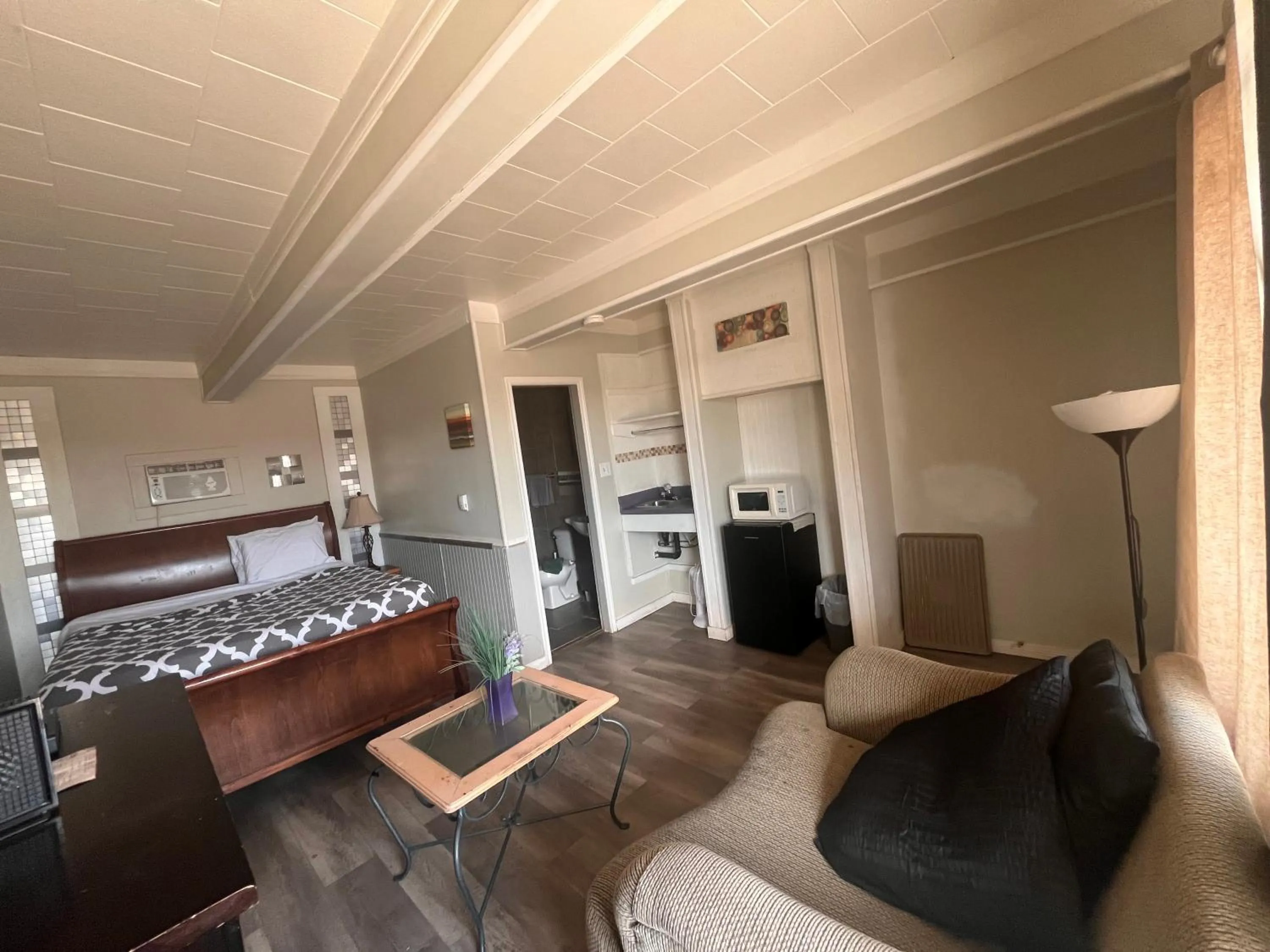 Bed in Caravan Motel