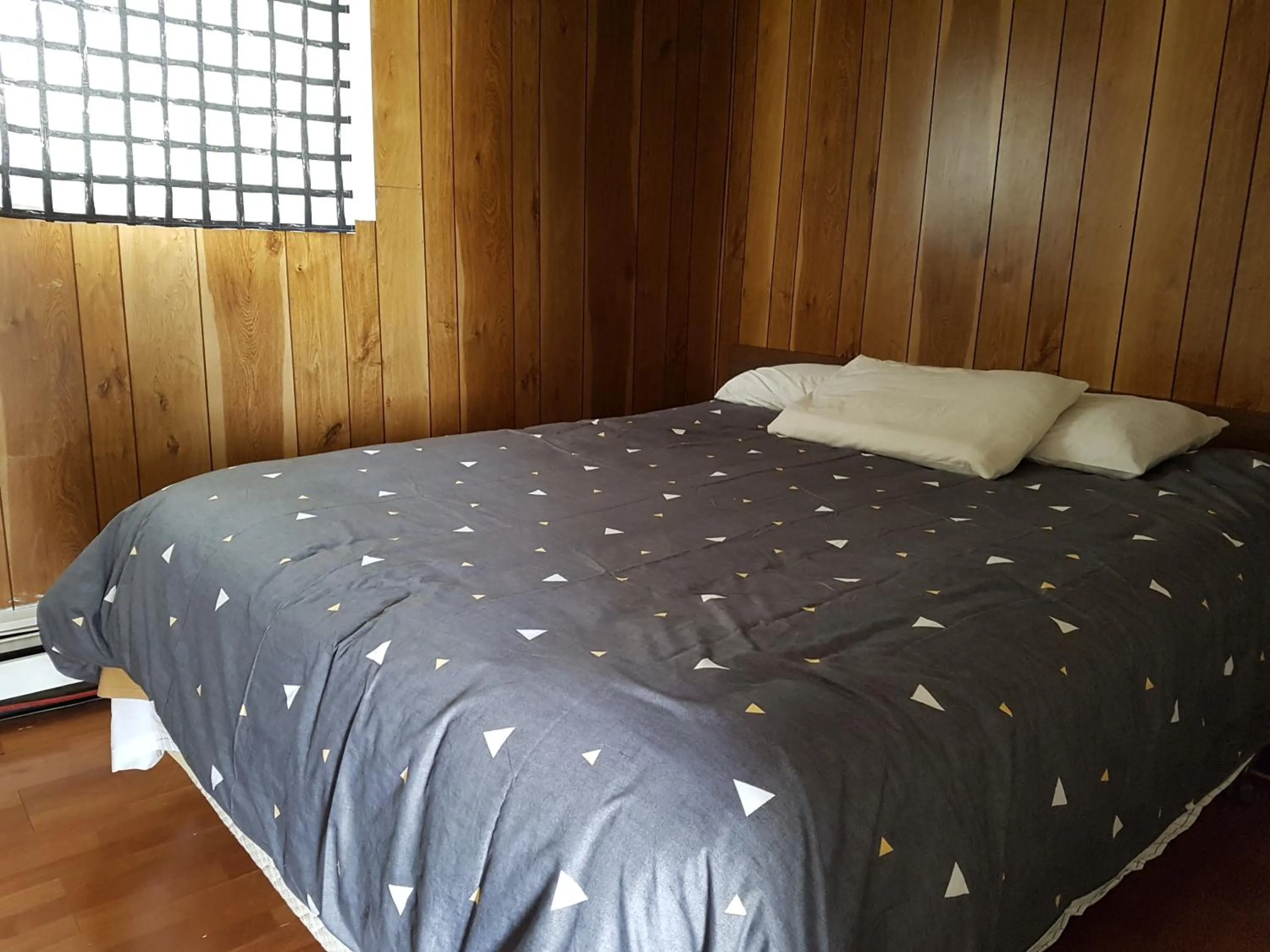 Bed in Caravan Motel