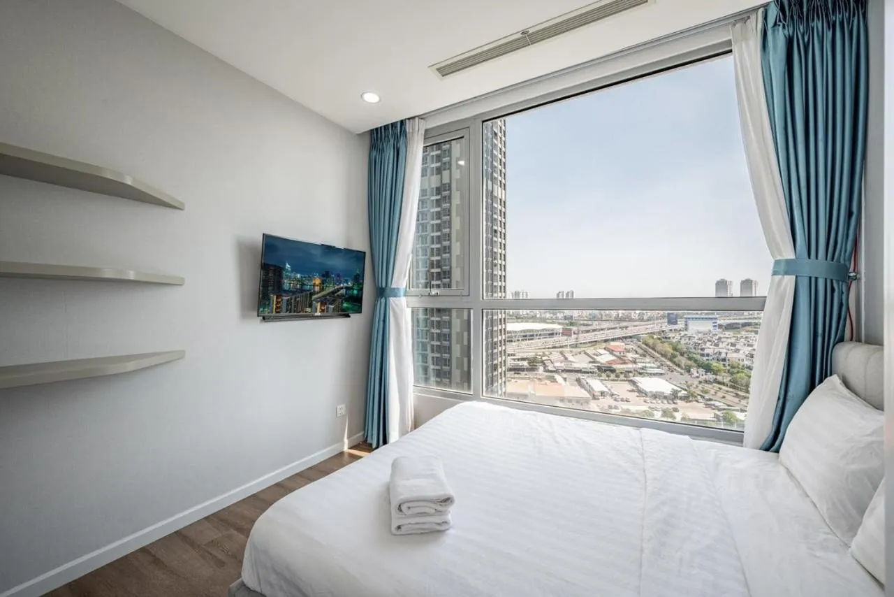 View (from property/room), Bed in LANDMARK 81 CONDOTEL CBD in HCMC