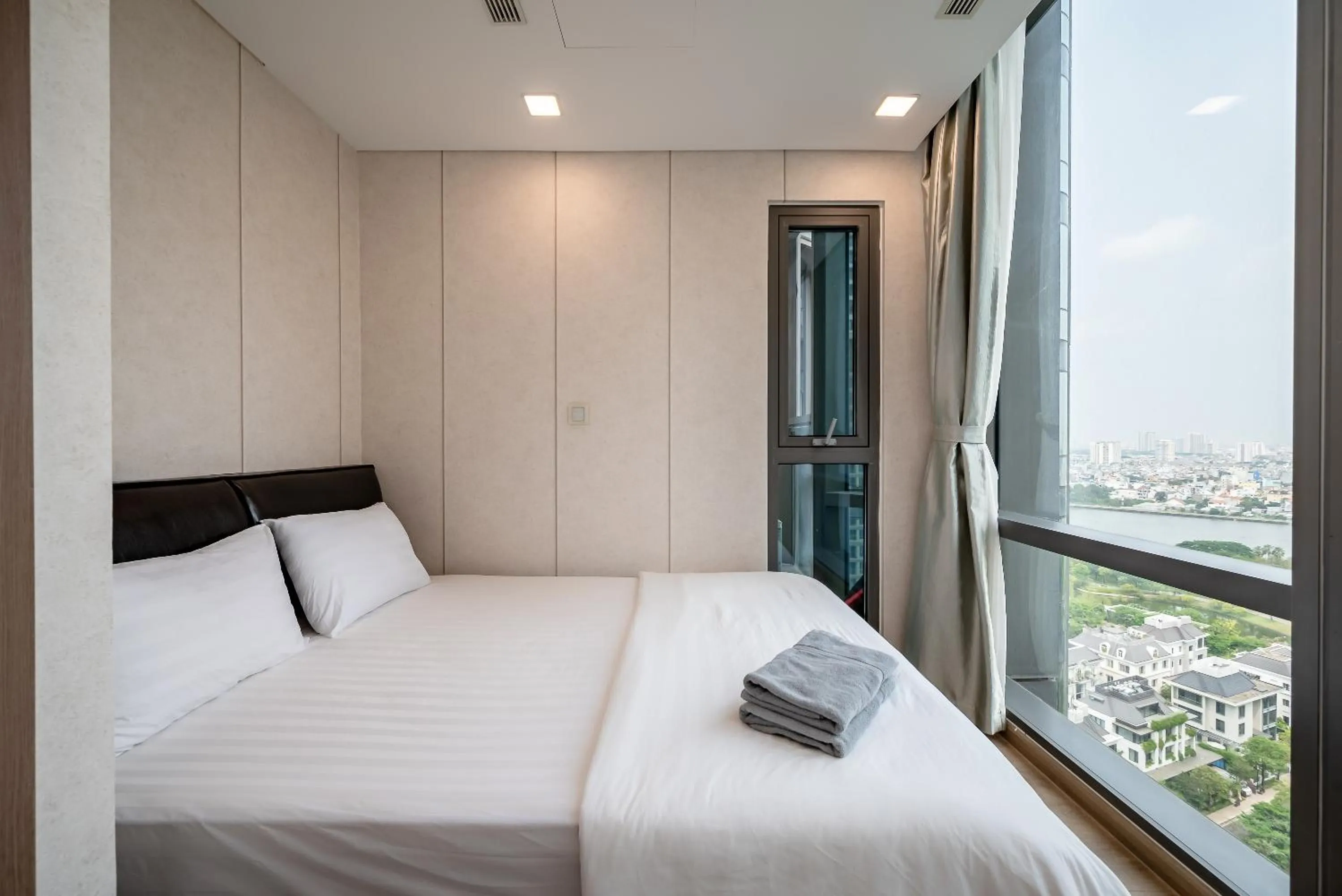 Bed in LANDMARK 81 CONDOTEL CBD in HCMC
