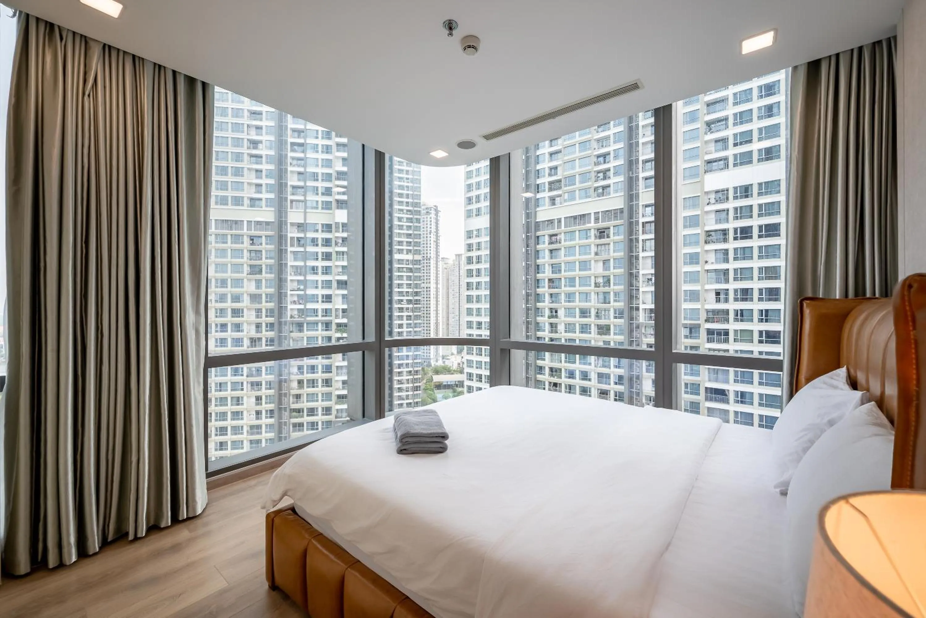 Bed in LANDMARK 81 CONDOTEL CBD in HCMC