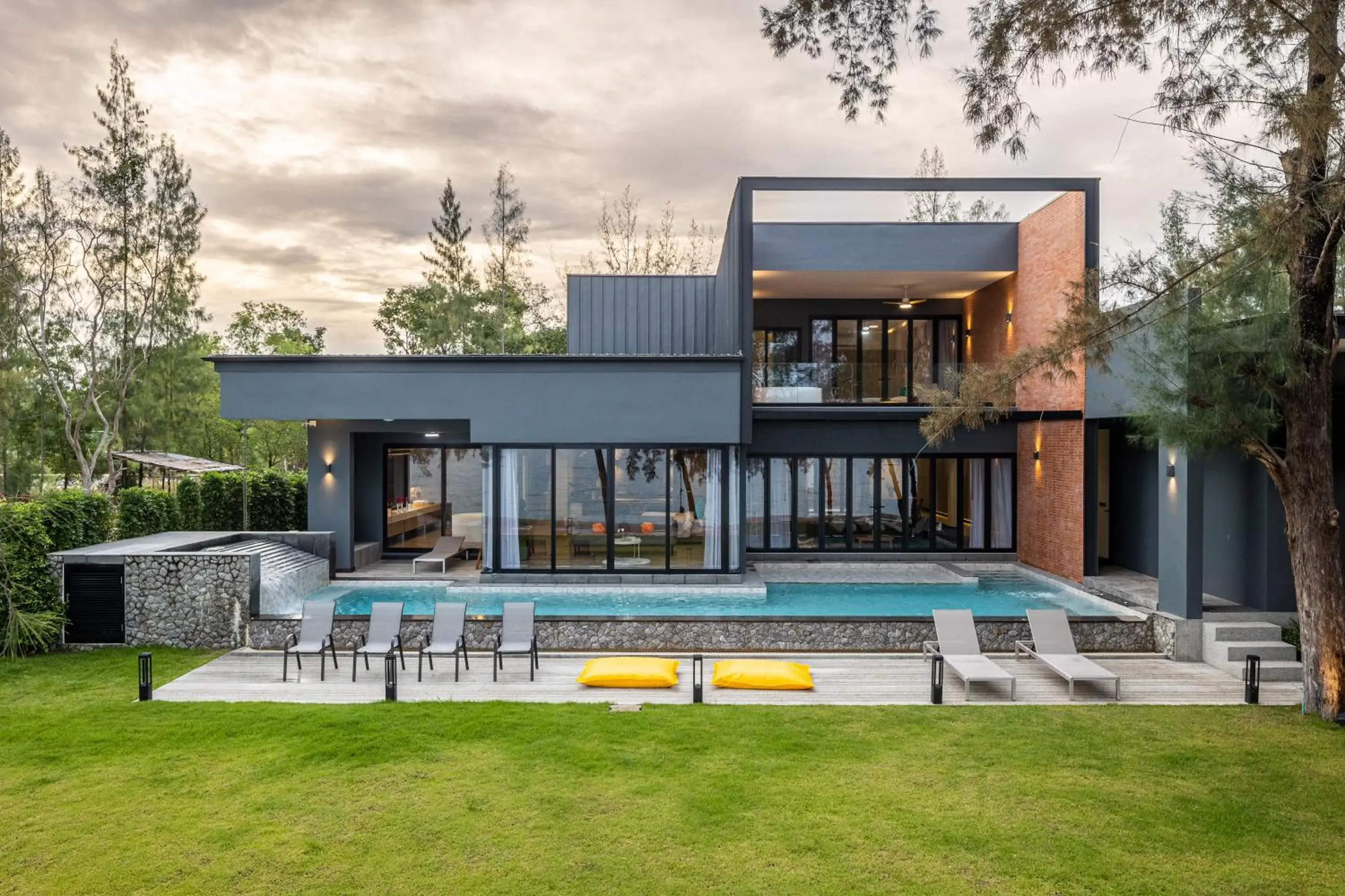 Property building in Emmarin Villa Property building in Emmarin Villa