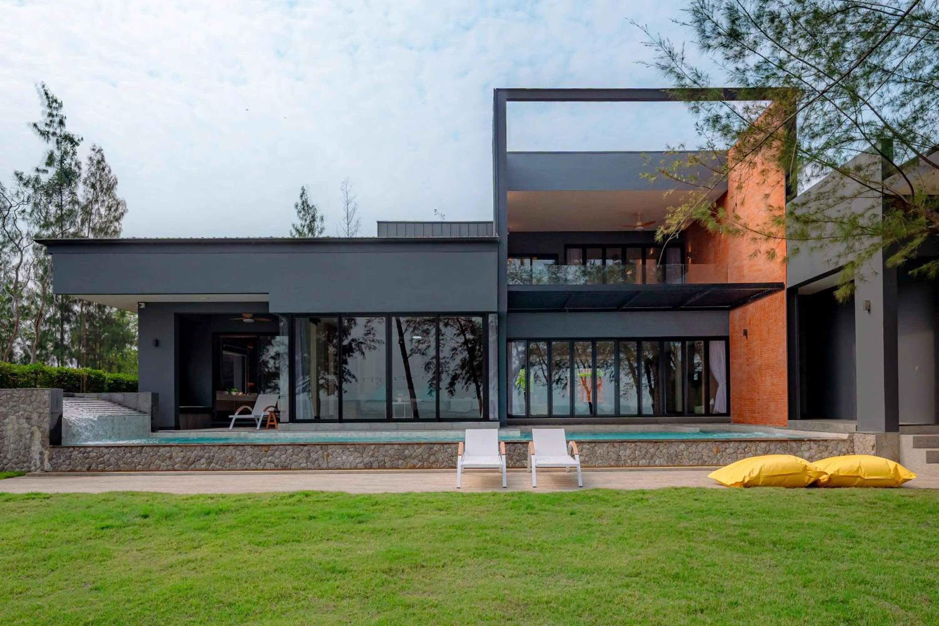 Property building in Emmarin Villa