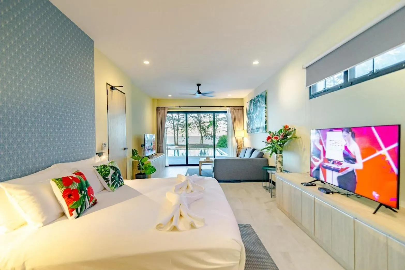 Bedroom, Bed in Emmarin Villa