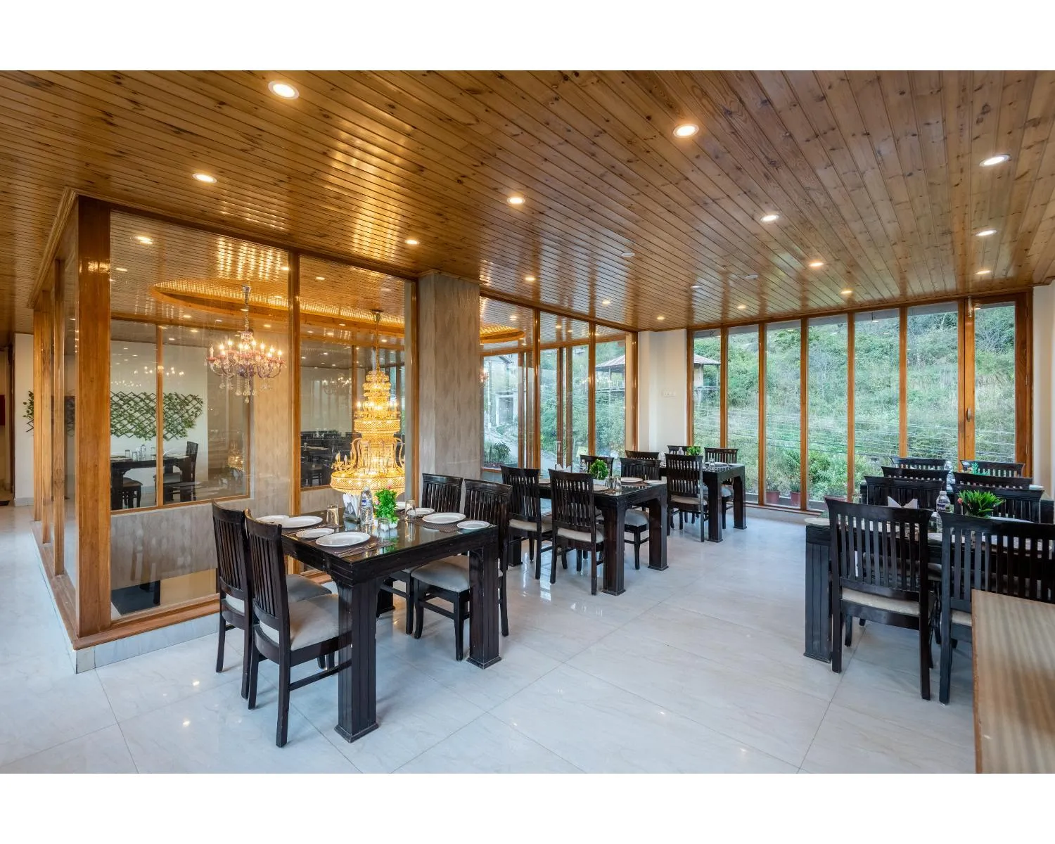 Restaurant/Places to Eat in The Serenity Resort Spa